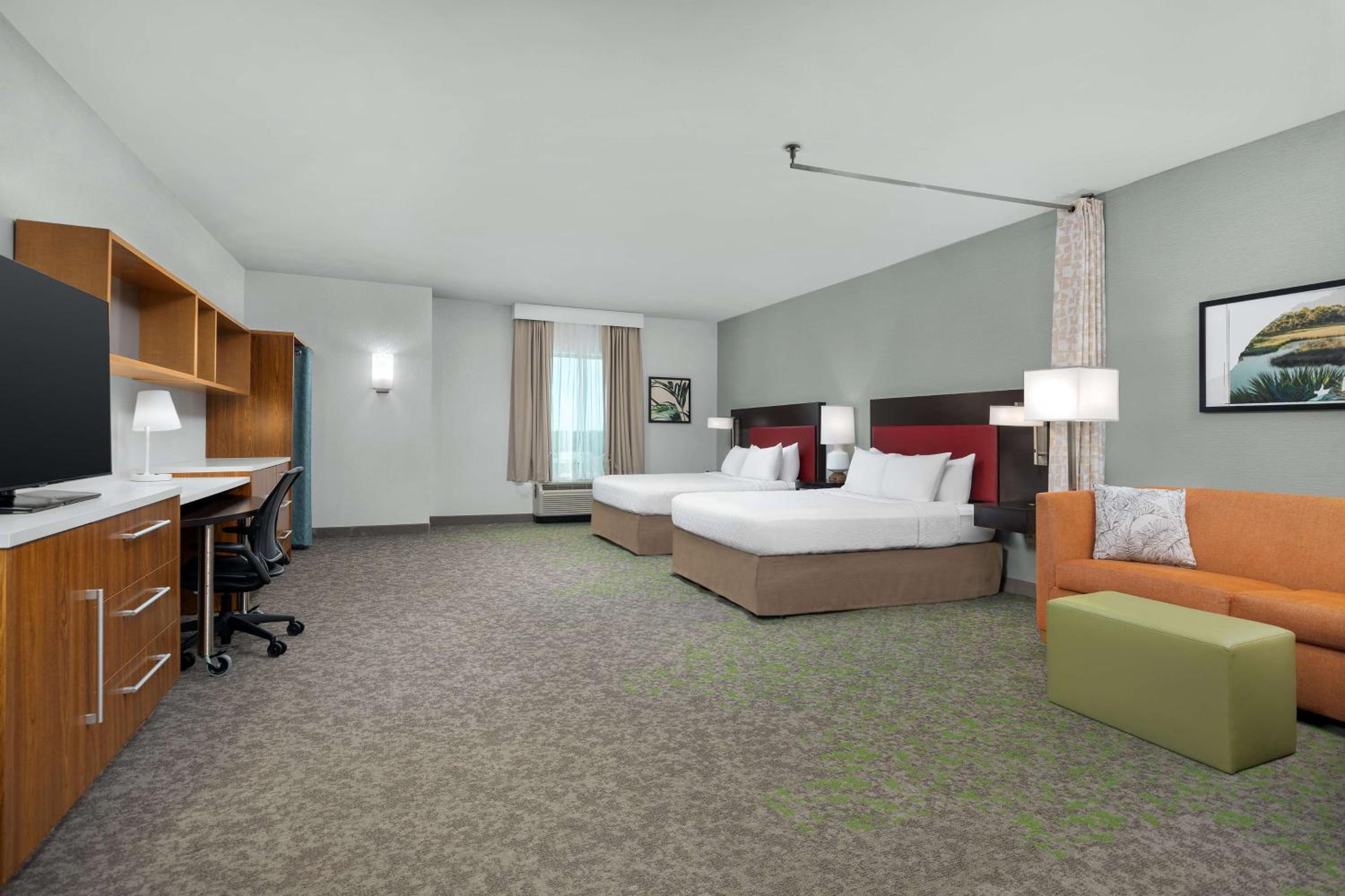 Queen Studio with Two Queen Beds - Mobility and Hearing Access/Non-Smoking, photo 6
