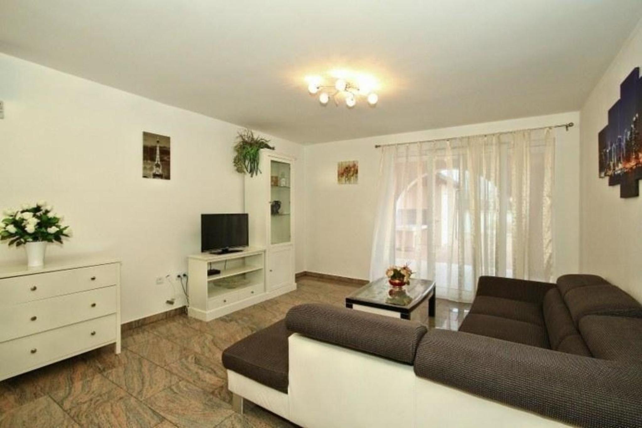 Three-Bedroom Vacation Home  photo 1