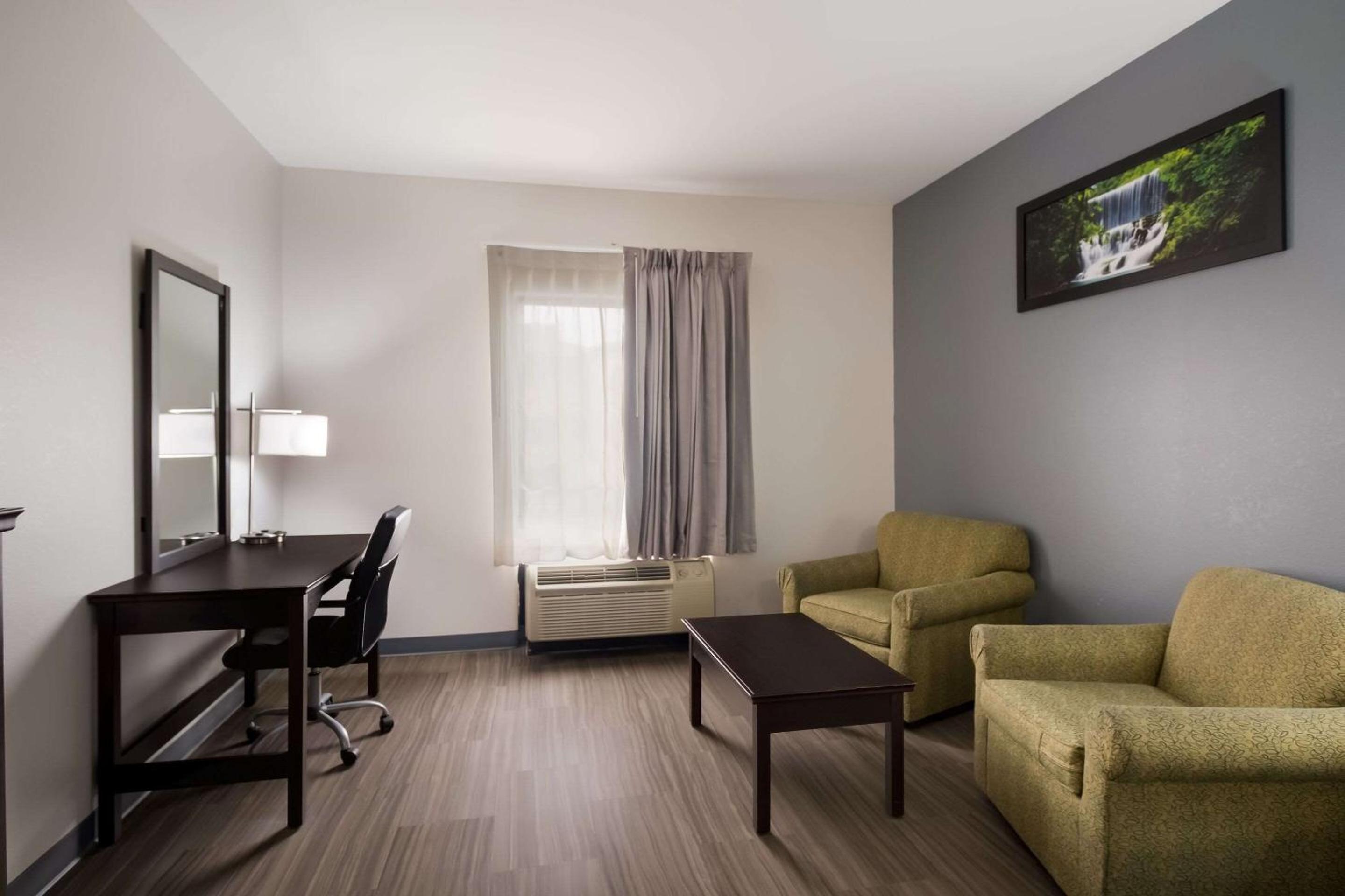 King Room - Non-Smoking photo 2