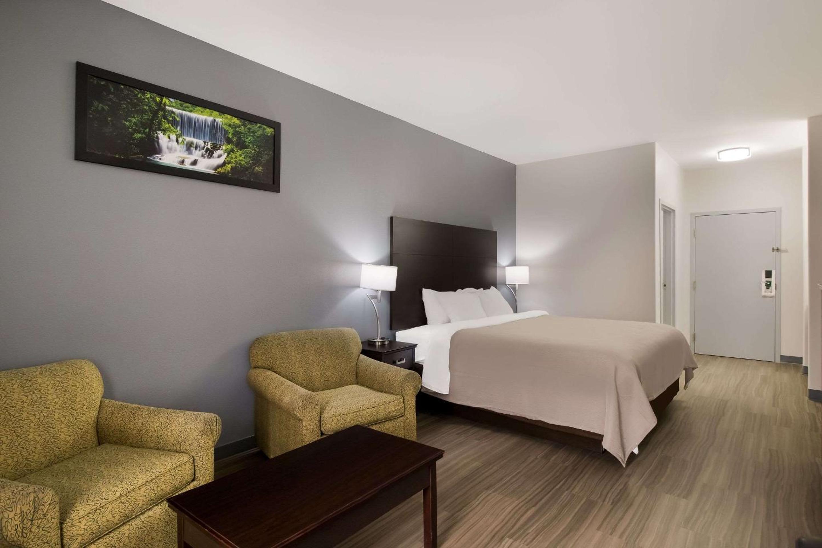 King Room - Non-Smoking photo 3