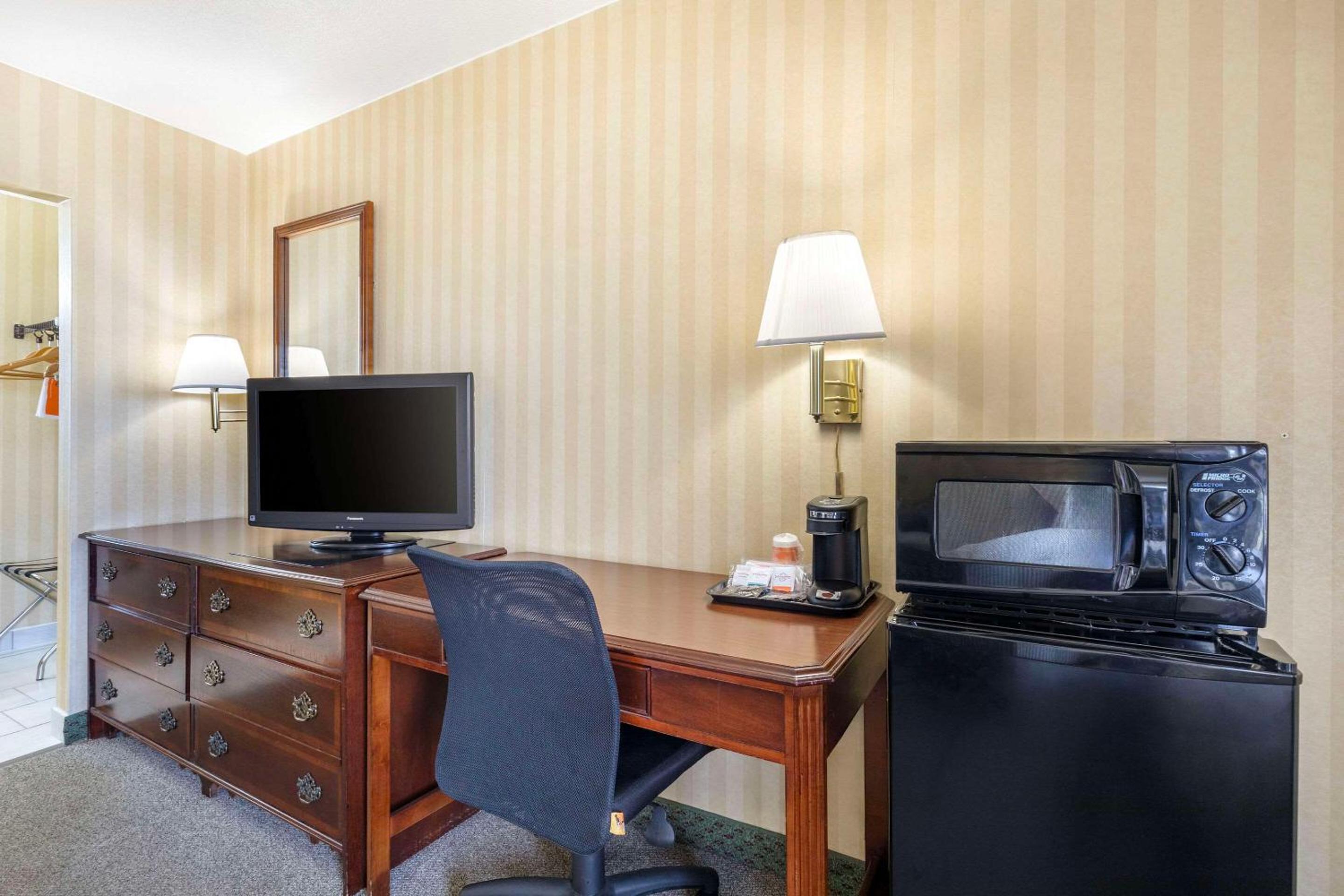 Queen Room - Photo 3