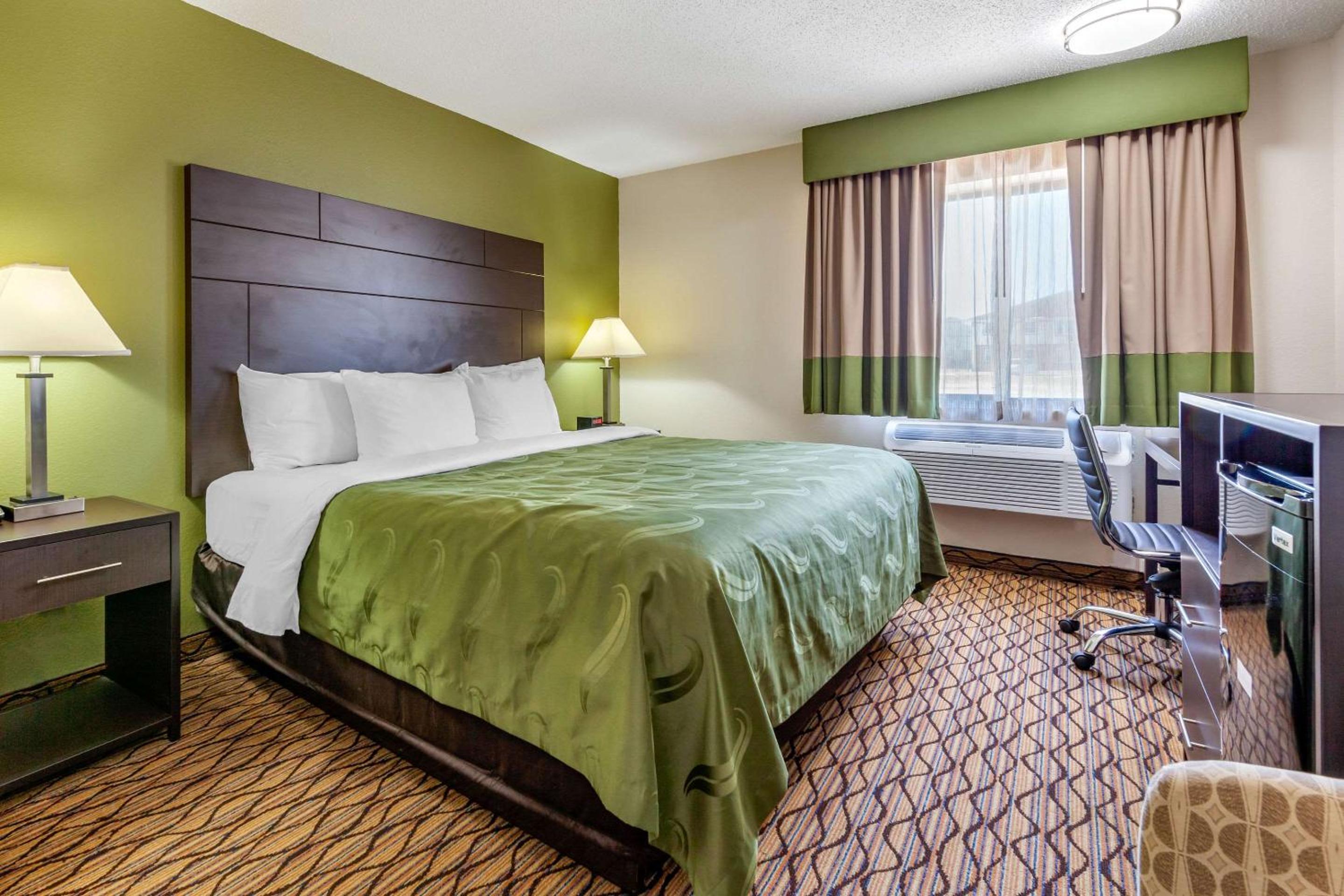 Standard King Room - Non-Smoking  - Photo 2