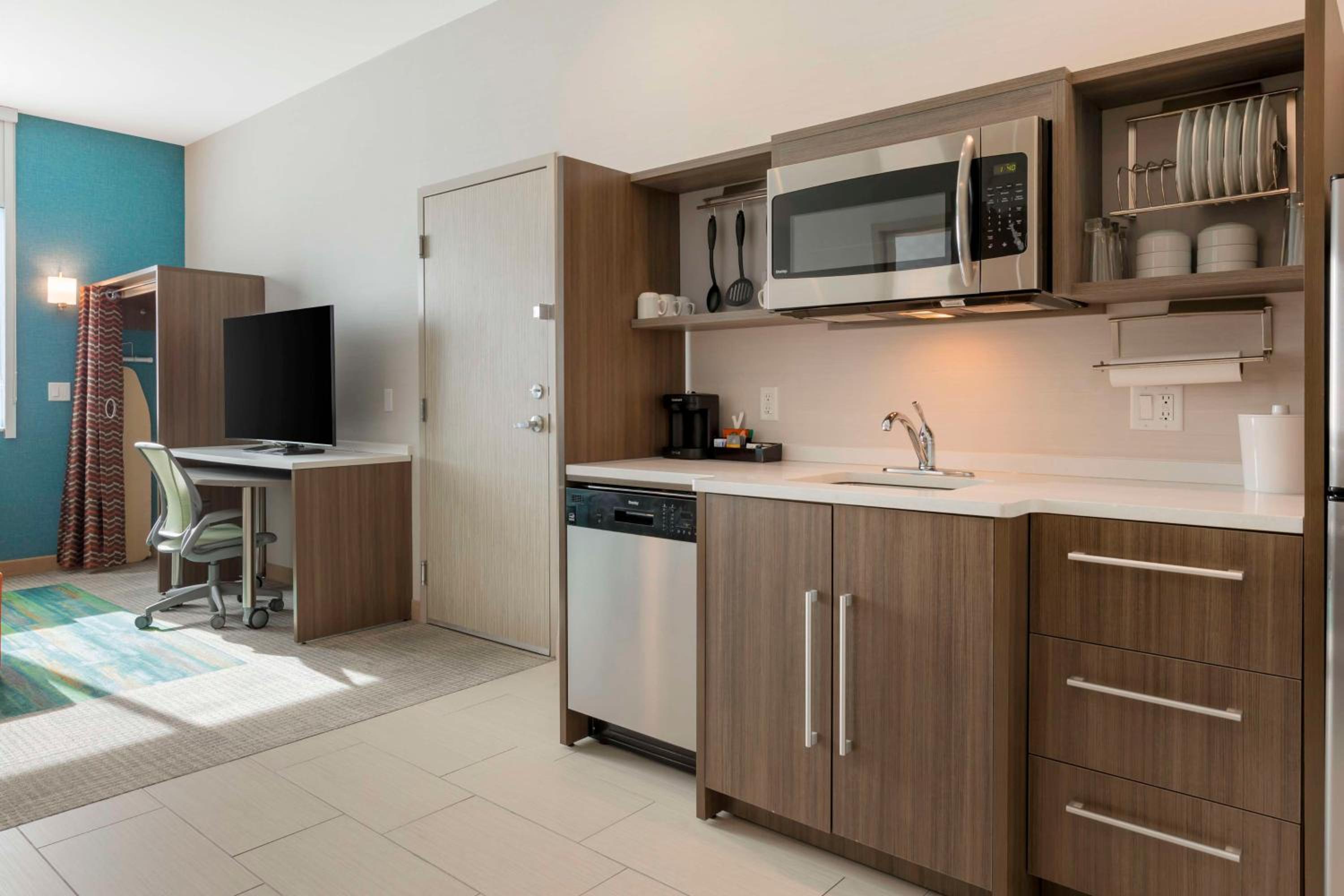 One-Bedroom King Suite - Non-Smoking - Photo 3