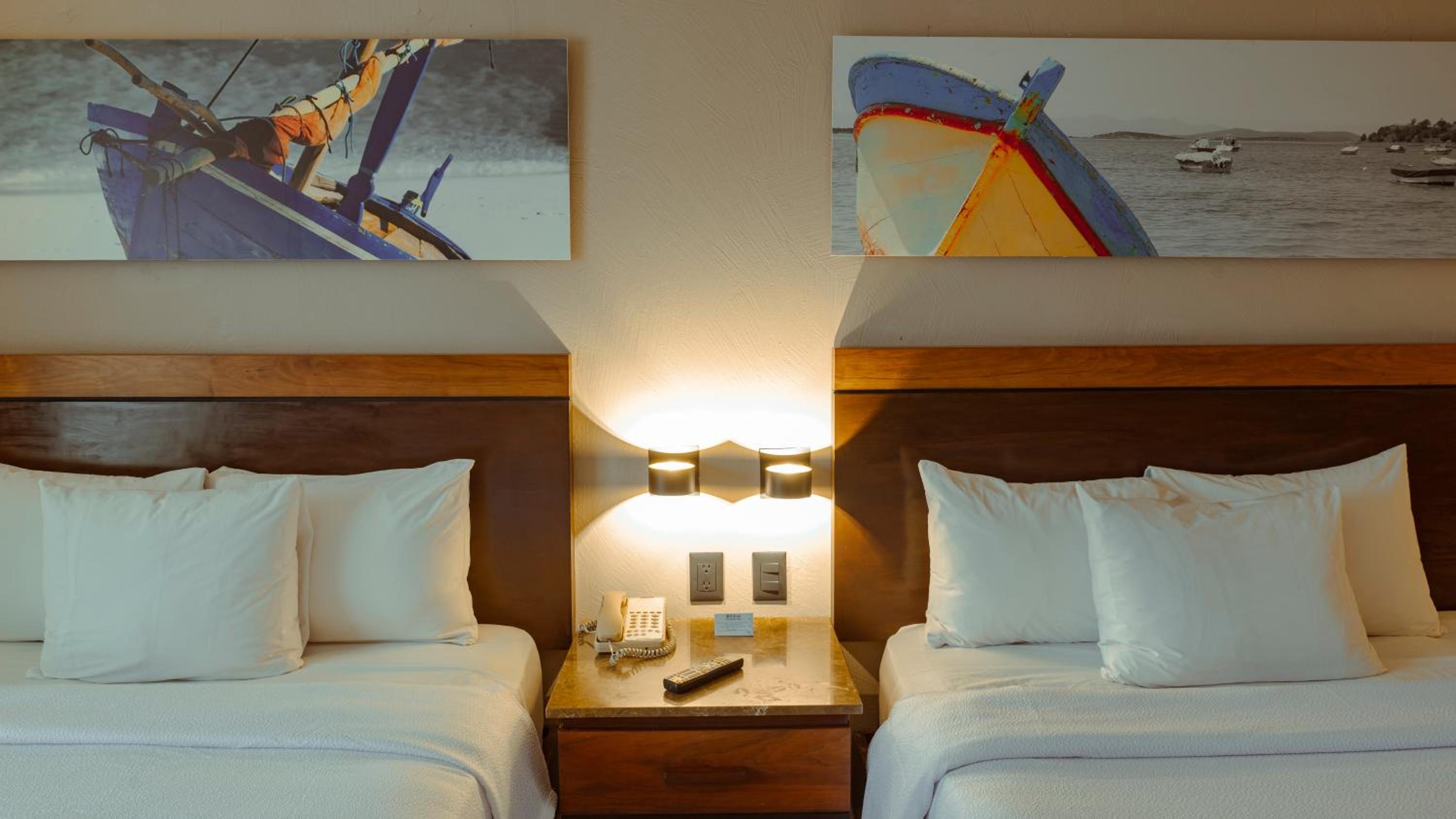 Queen Room with 2 Queen Beds with Ocean View photo 3