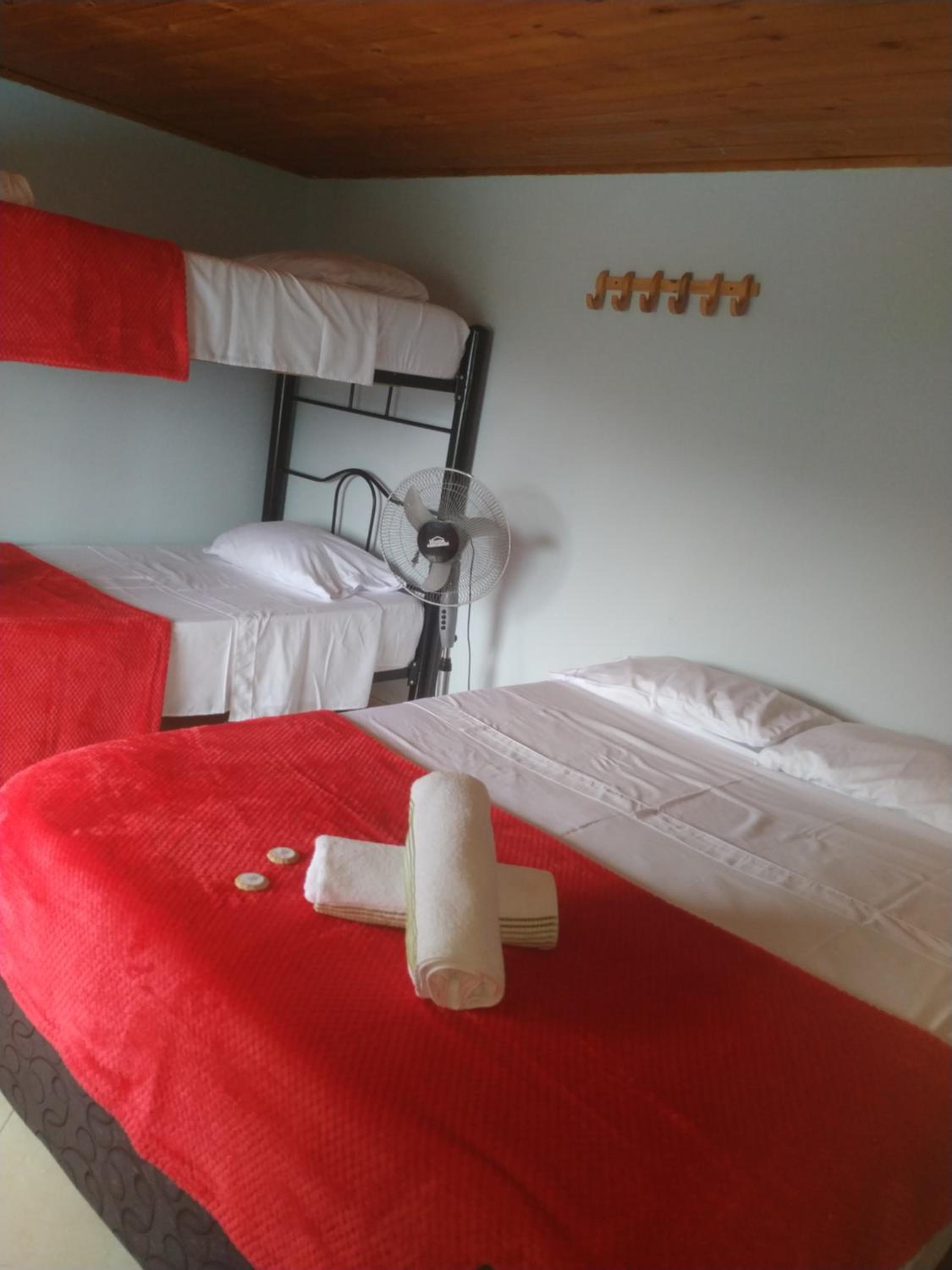 Economy Quadruple Room photo 2