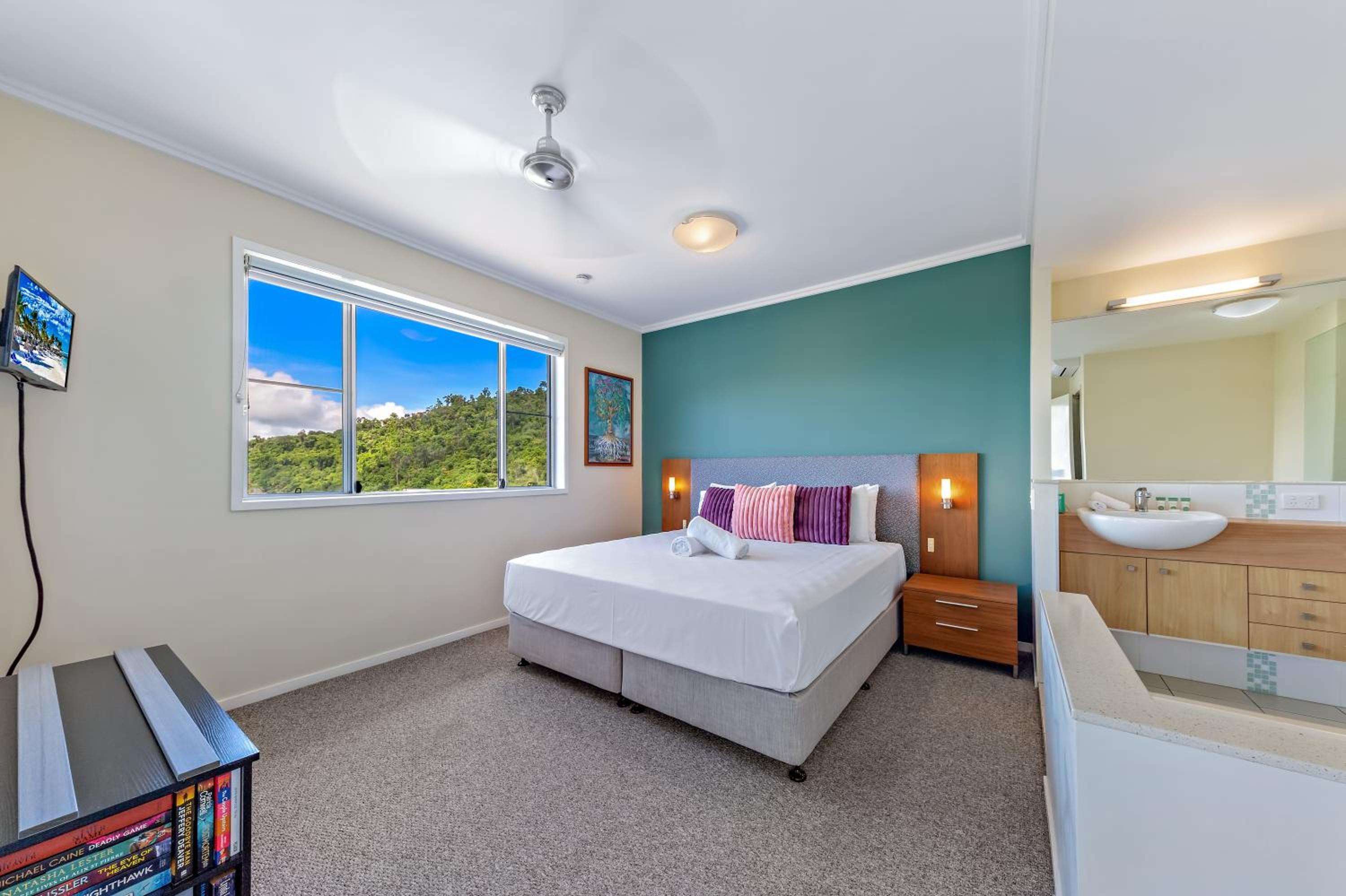 Two Bedroom Apartment - Ocean Views - Unit 51 photo 2