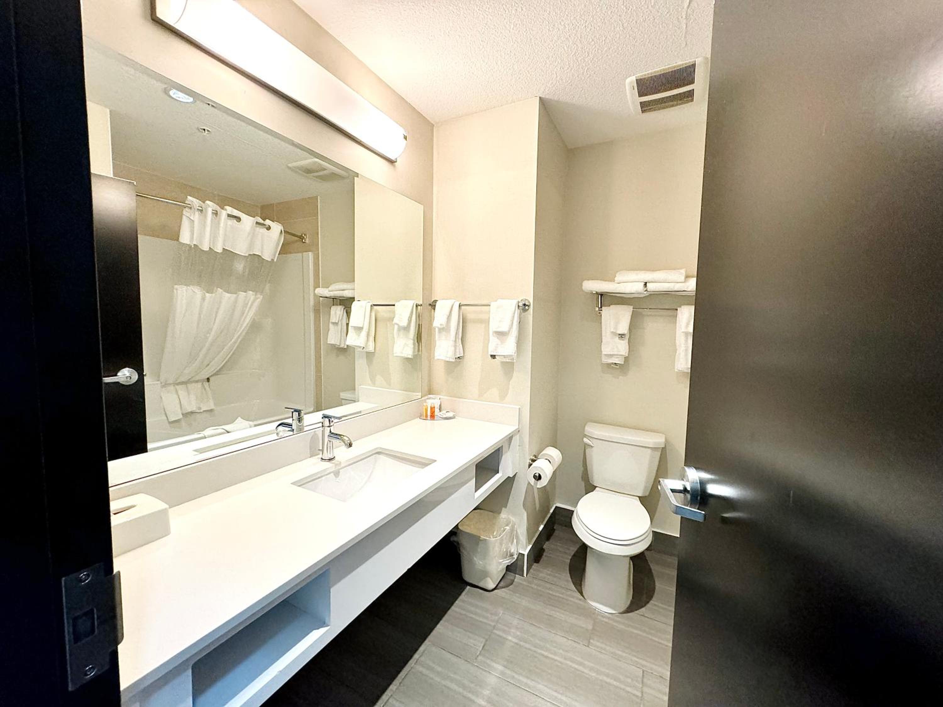 Superior King Suite photo 2