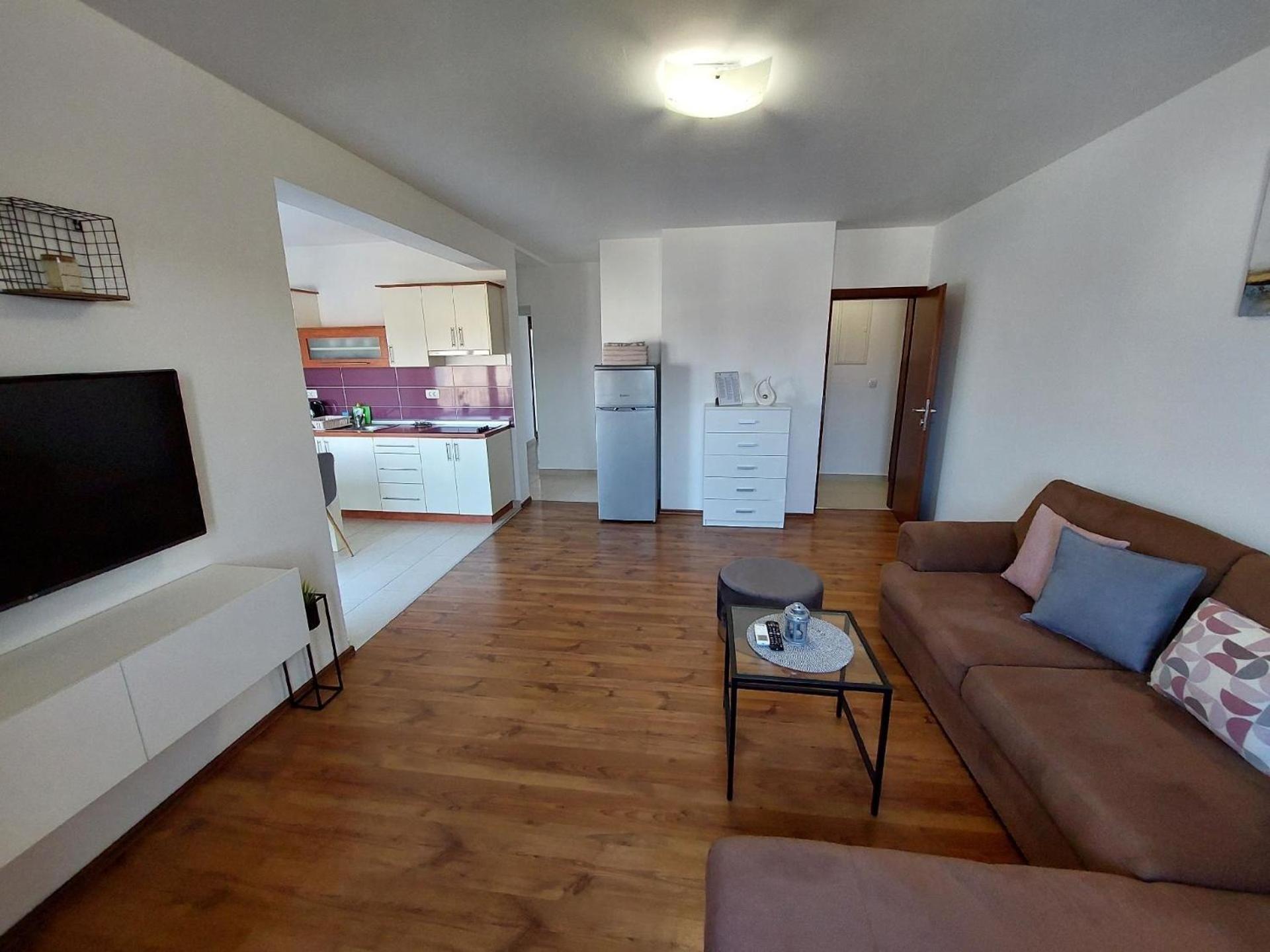 One-Bedroom Apartment photo 1