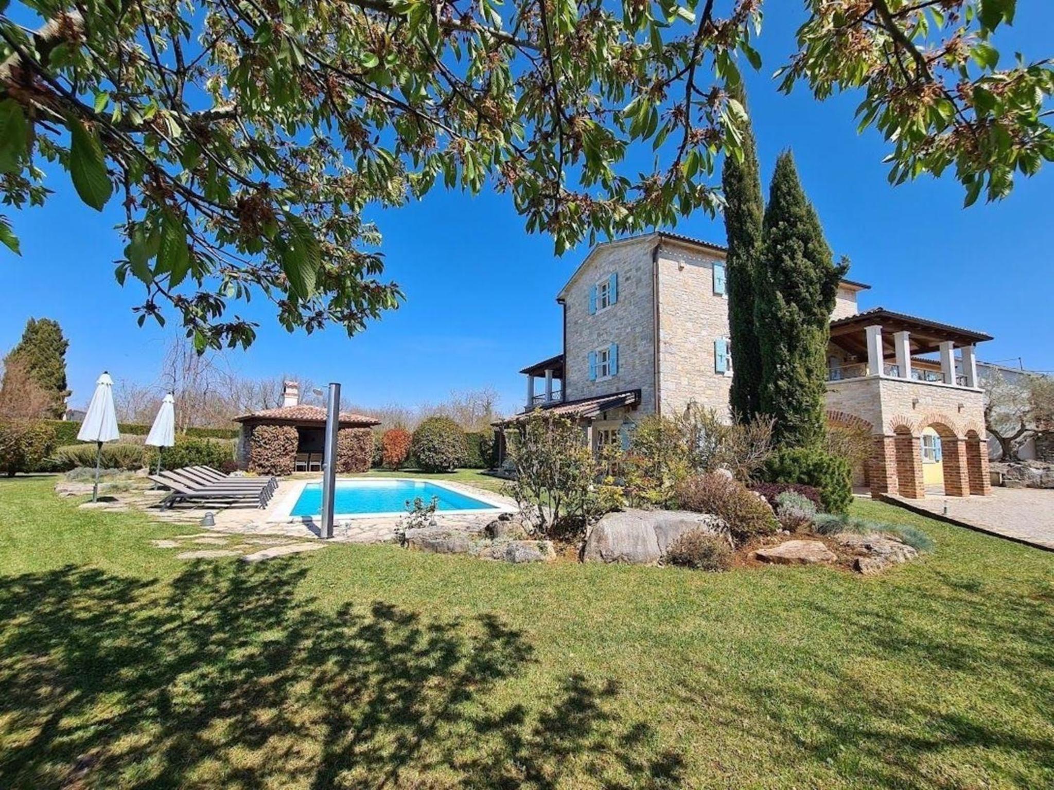 Four-Bedroom Vacation Home photo 2