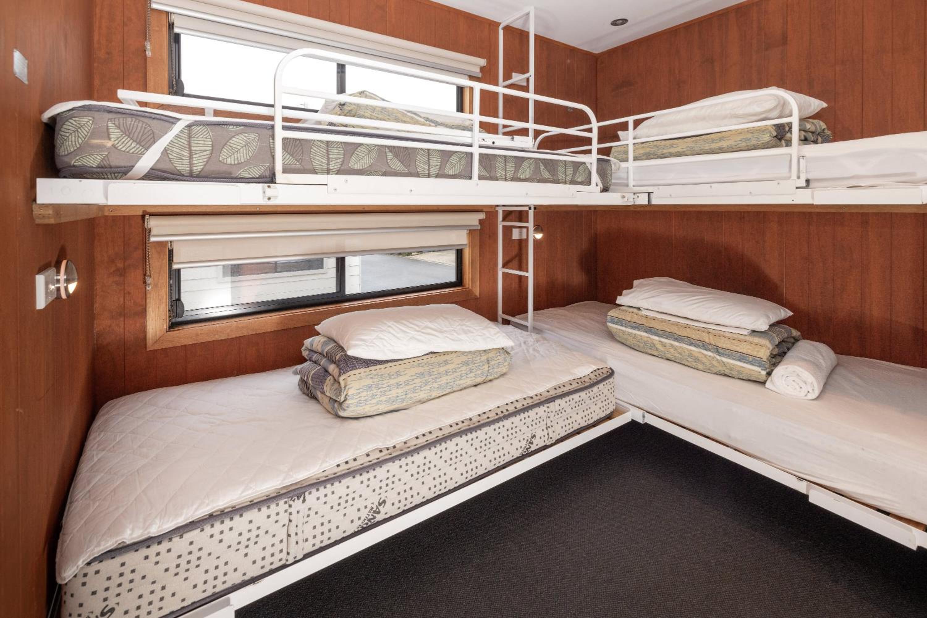 Two-Bedroom Cabin with Spa Bath and Ocean View (6 Guests) photo 3