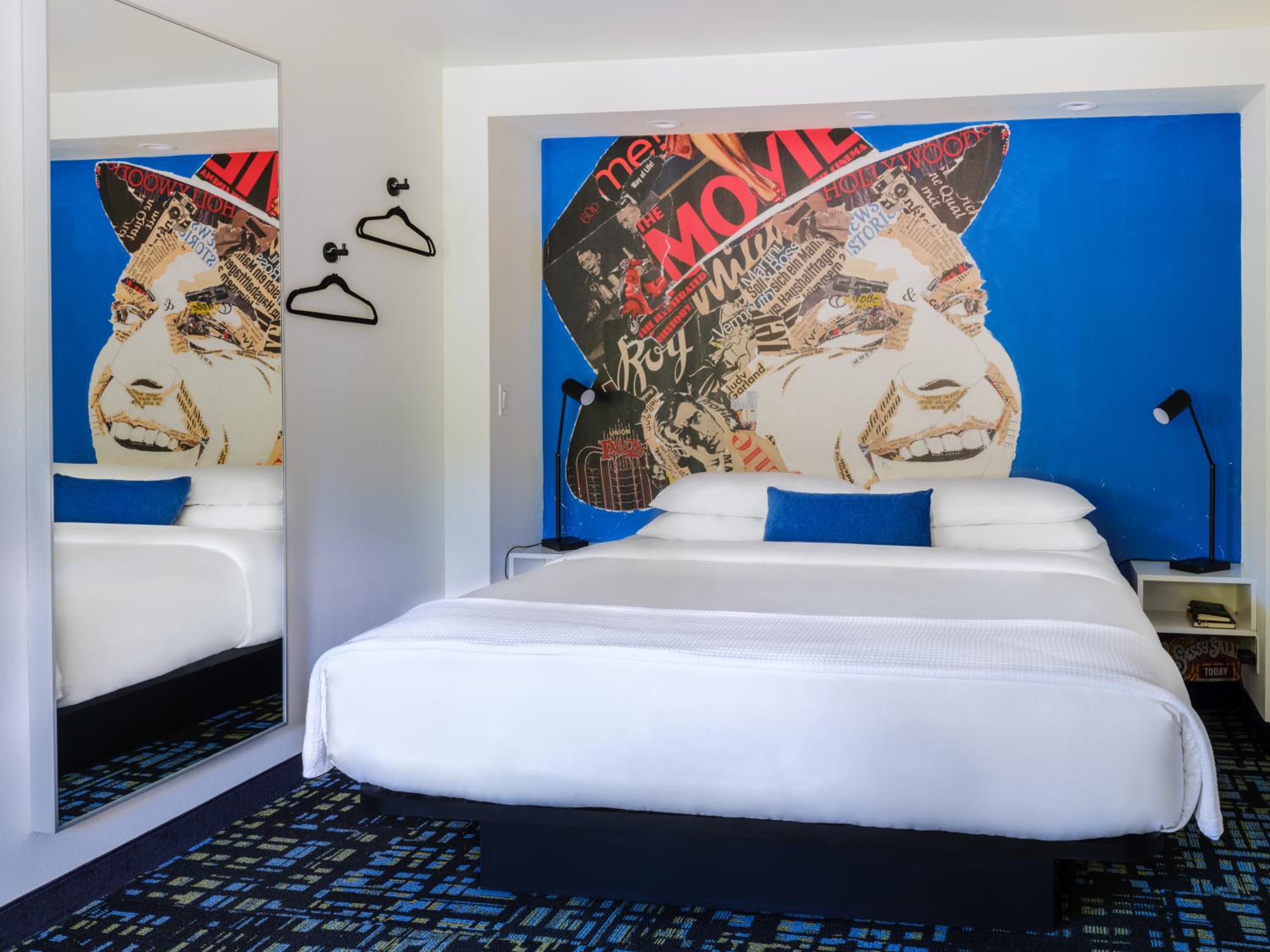 Deluxe King Room - Photo 2