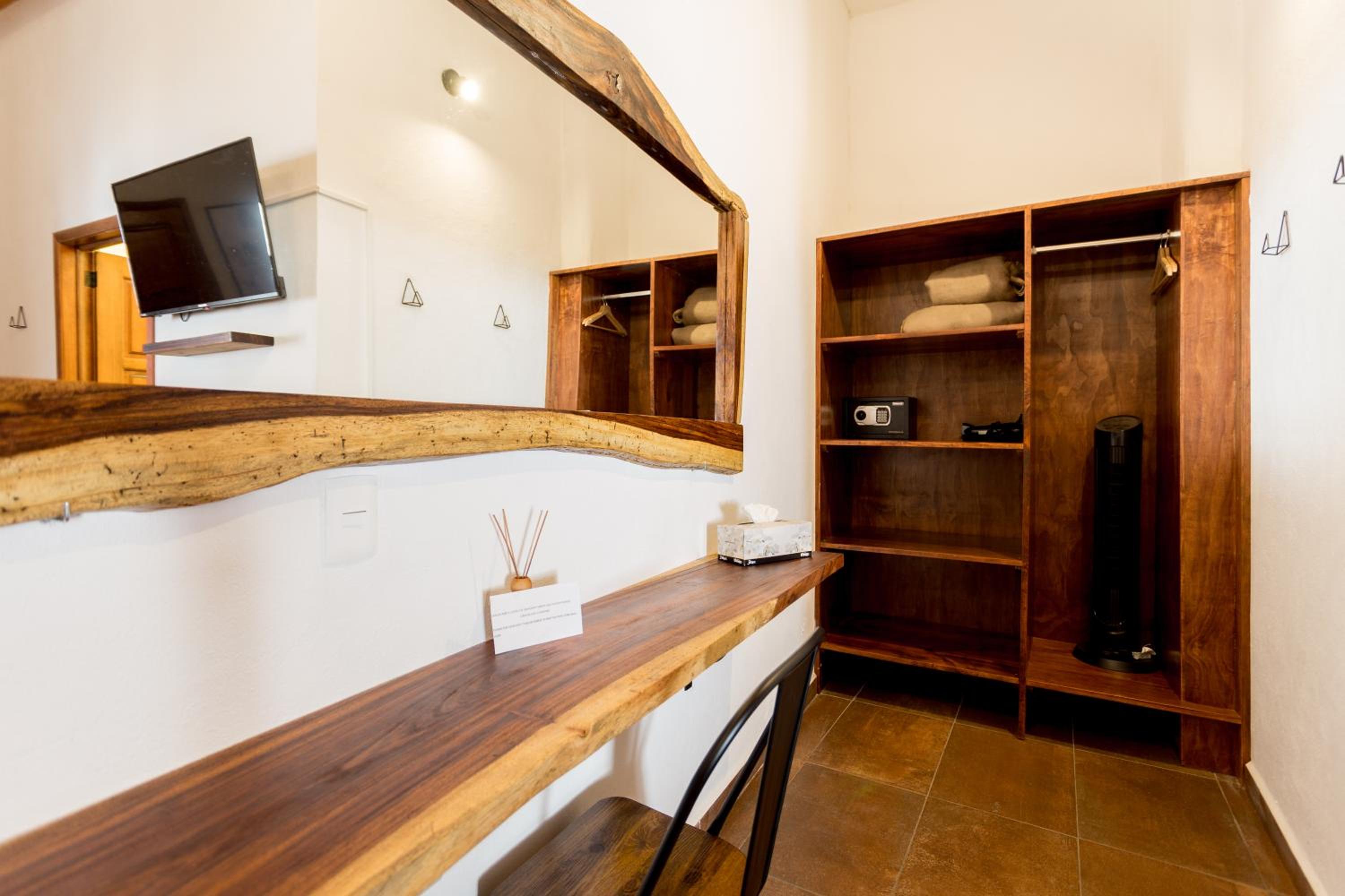 Quadruple Room - Photo 17