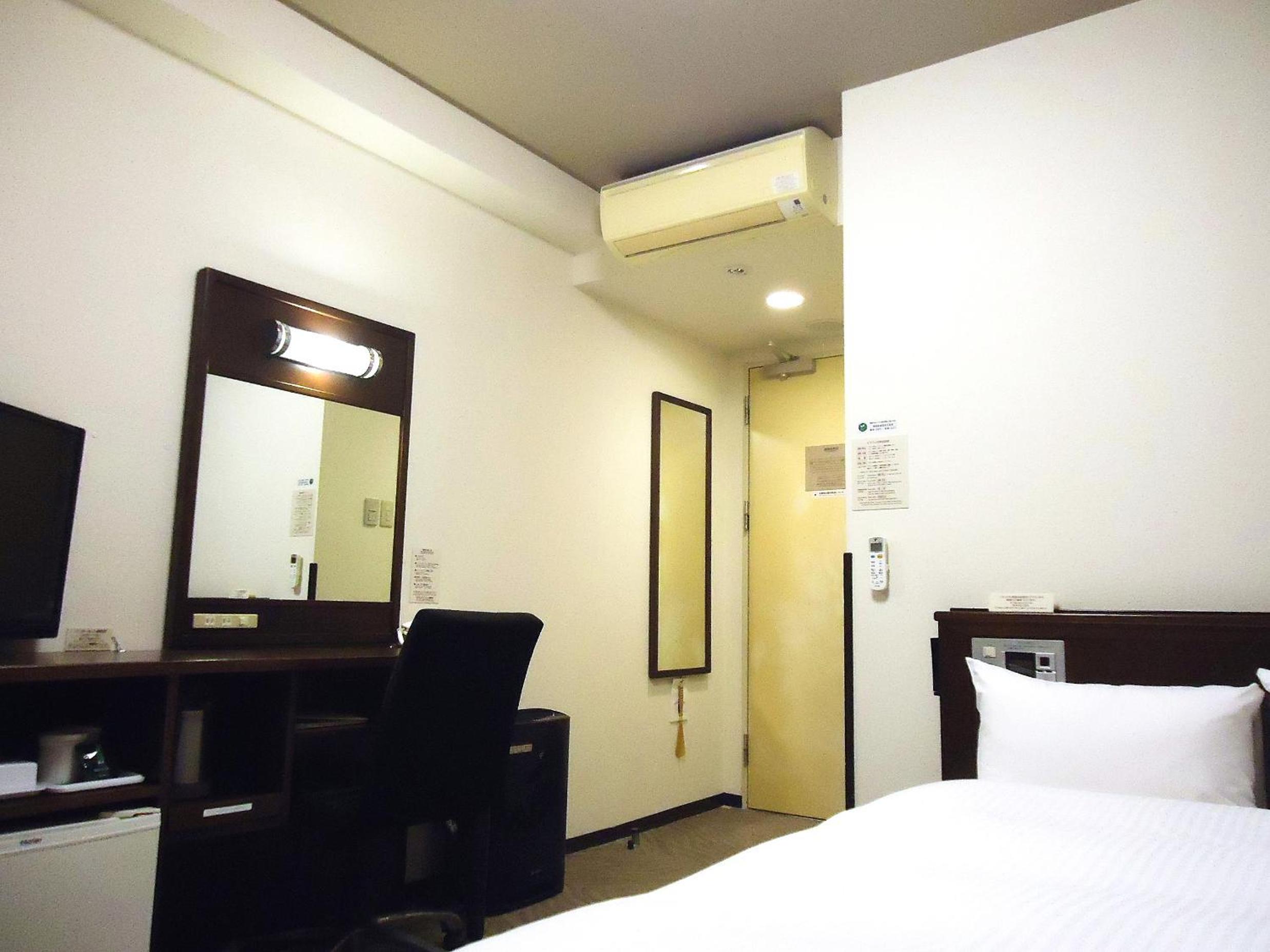 Double Room with Small Double Bed - Smoking - Photo 1