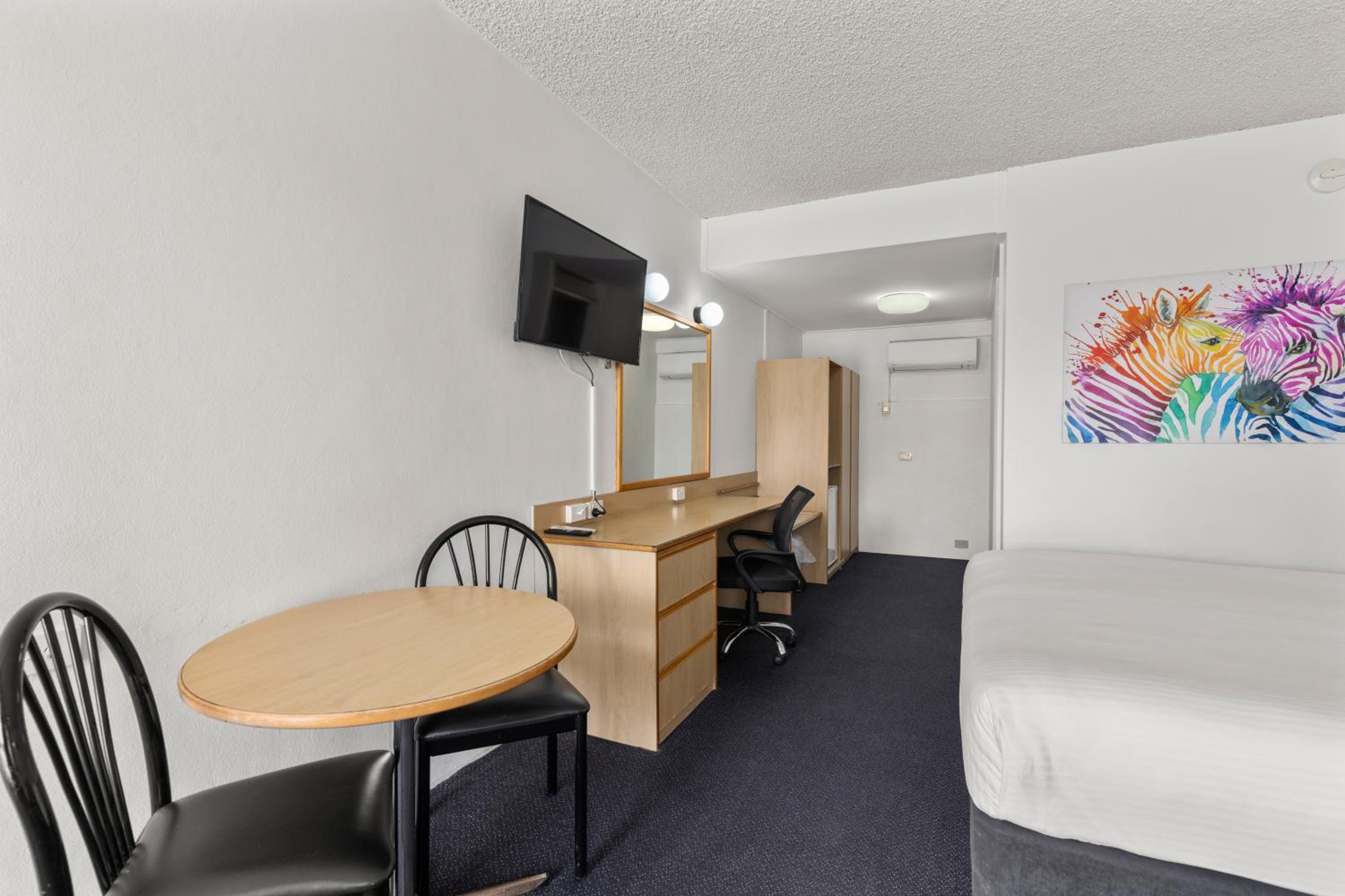 Executive Queen Room - Not Pet Friendly - Photo 1