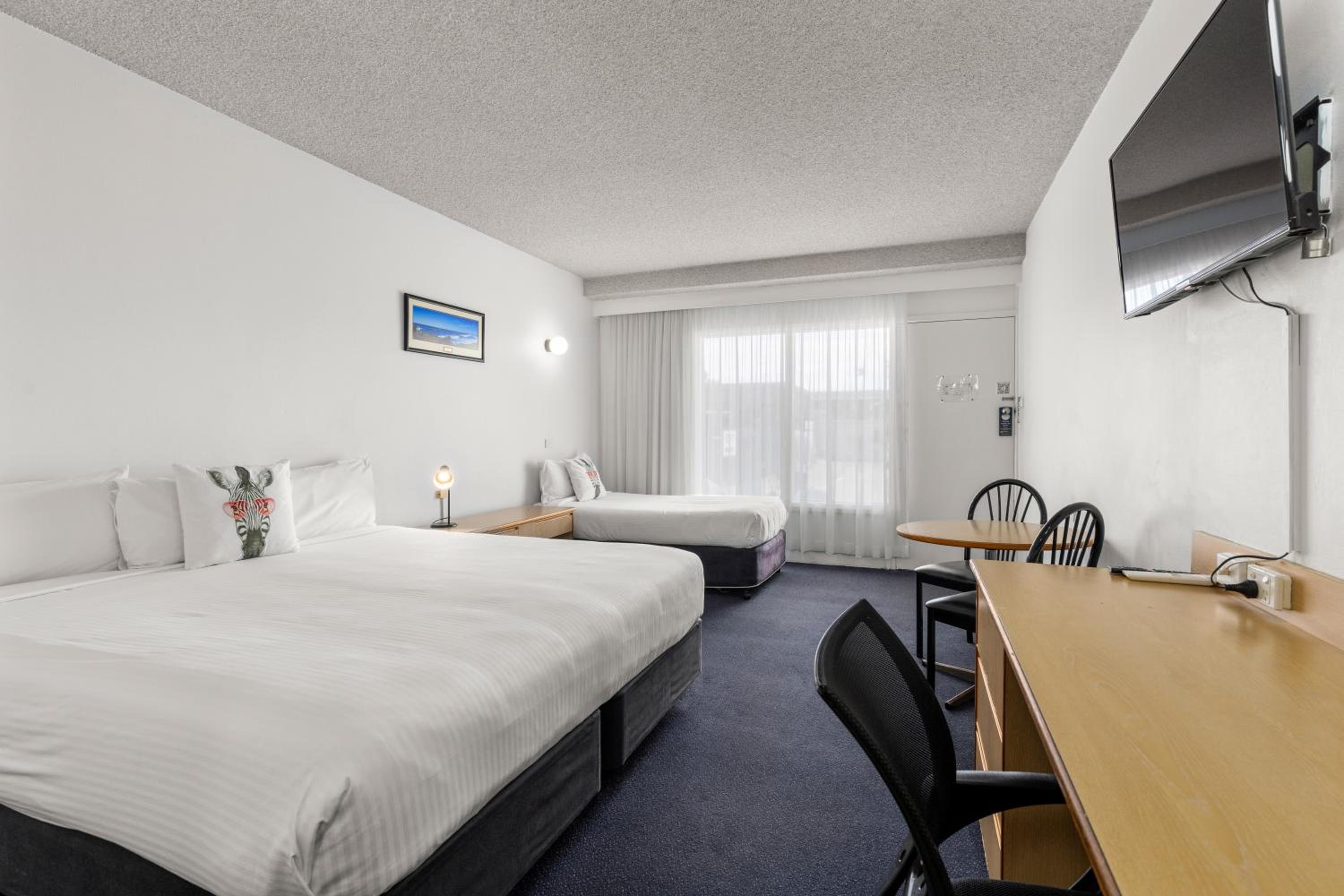 Executive Queen Room - Not Pet Friendly - Photo 2