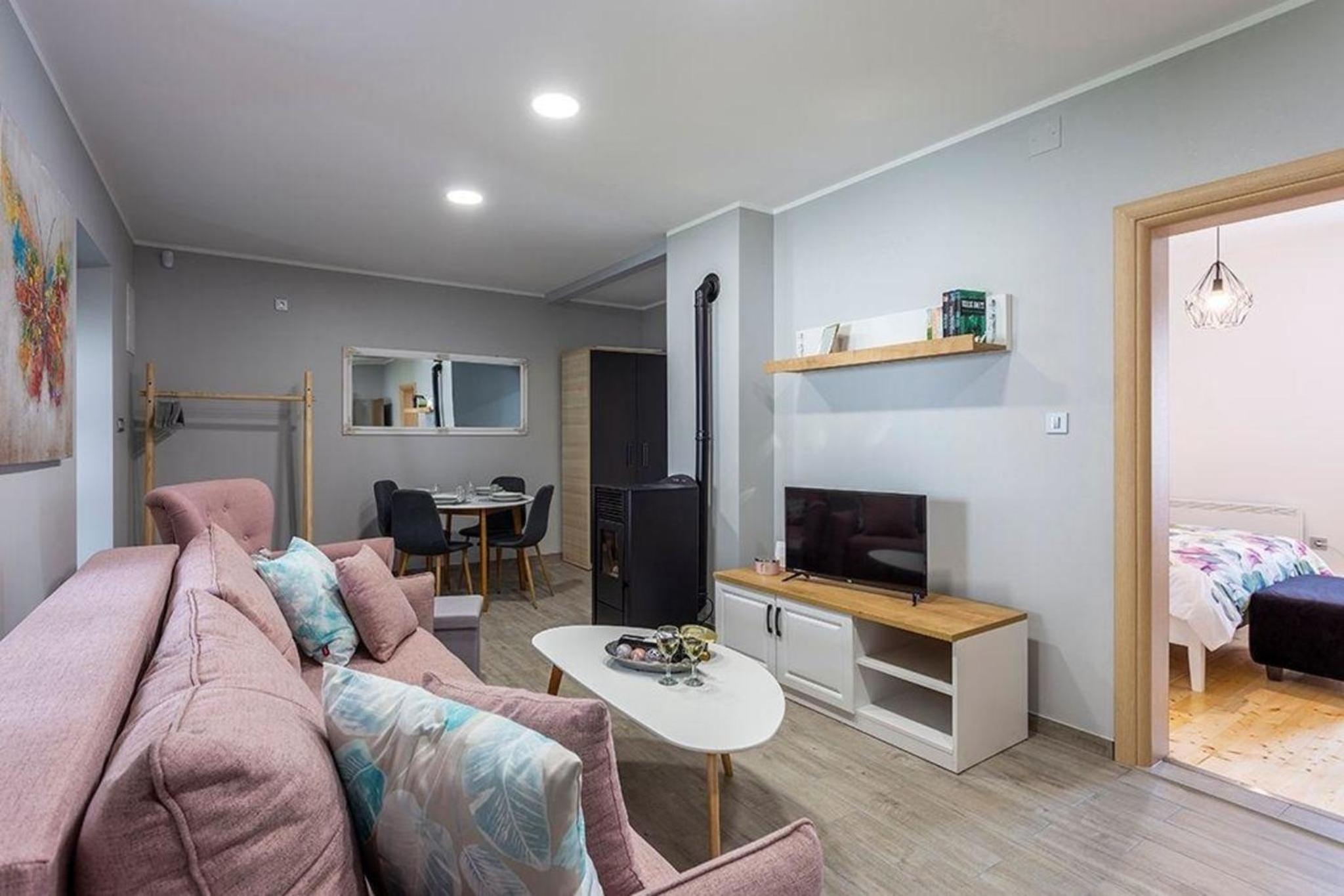One-Bedroom Apartment photo 1