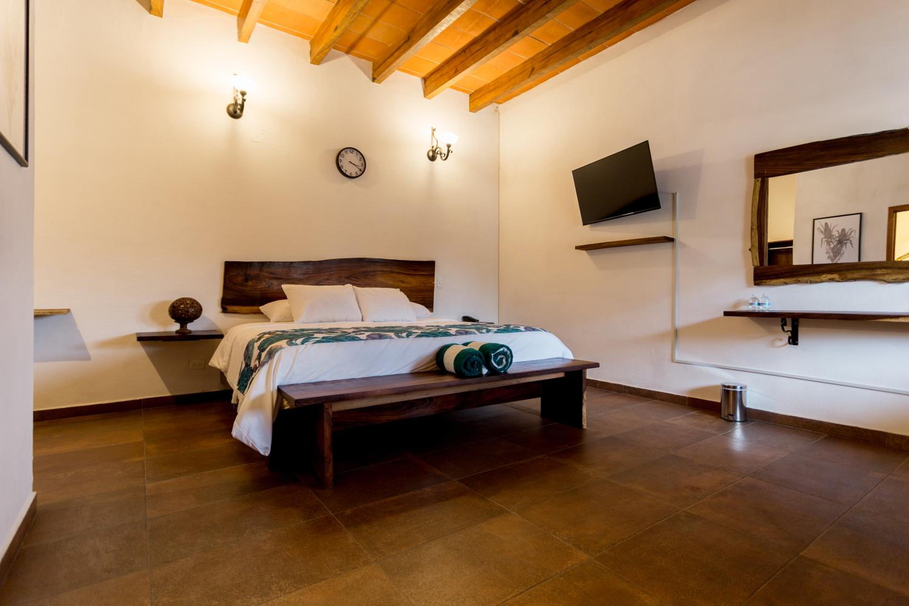Double Room with Garden View - Photo 6