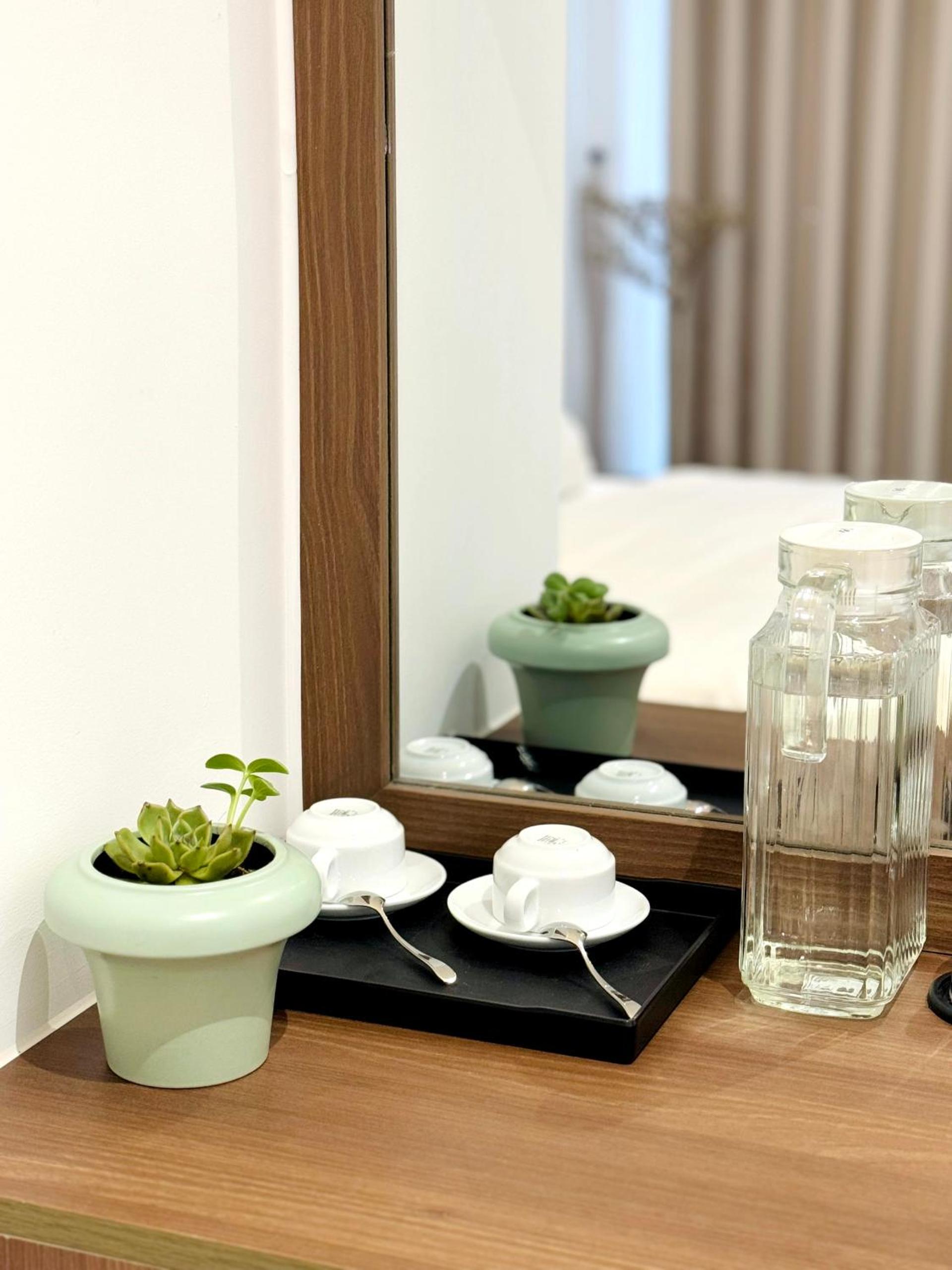 Deluxe Double Room with Balcony - Photo 4