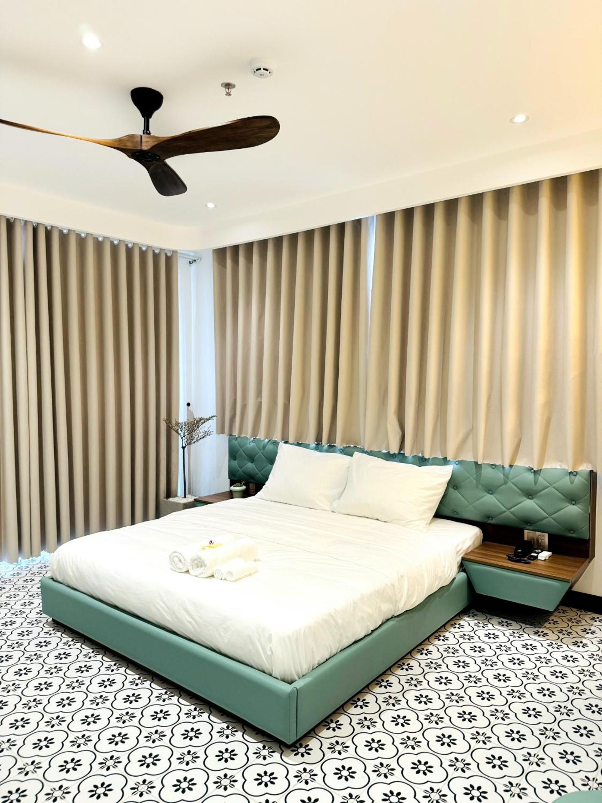 Deluxe Double Room with Balcony - Photo 1