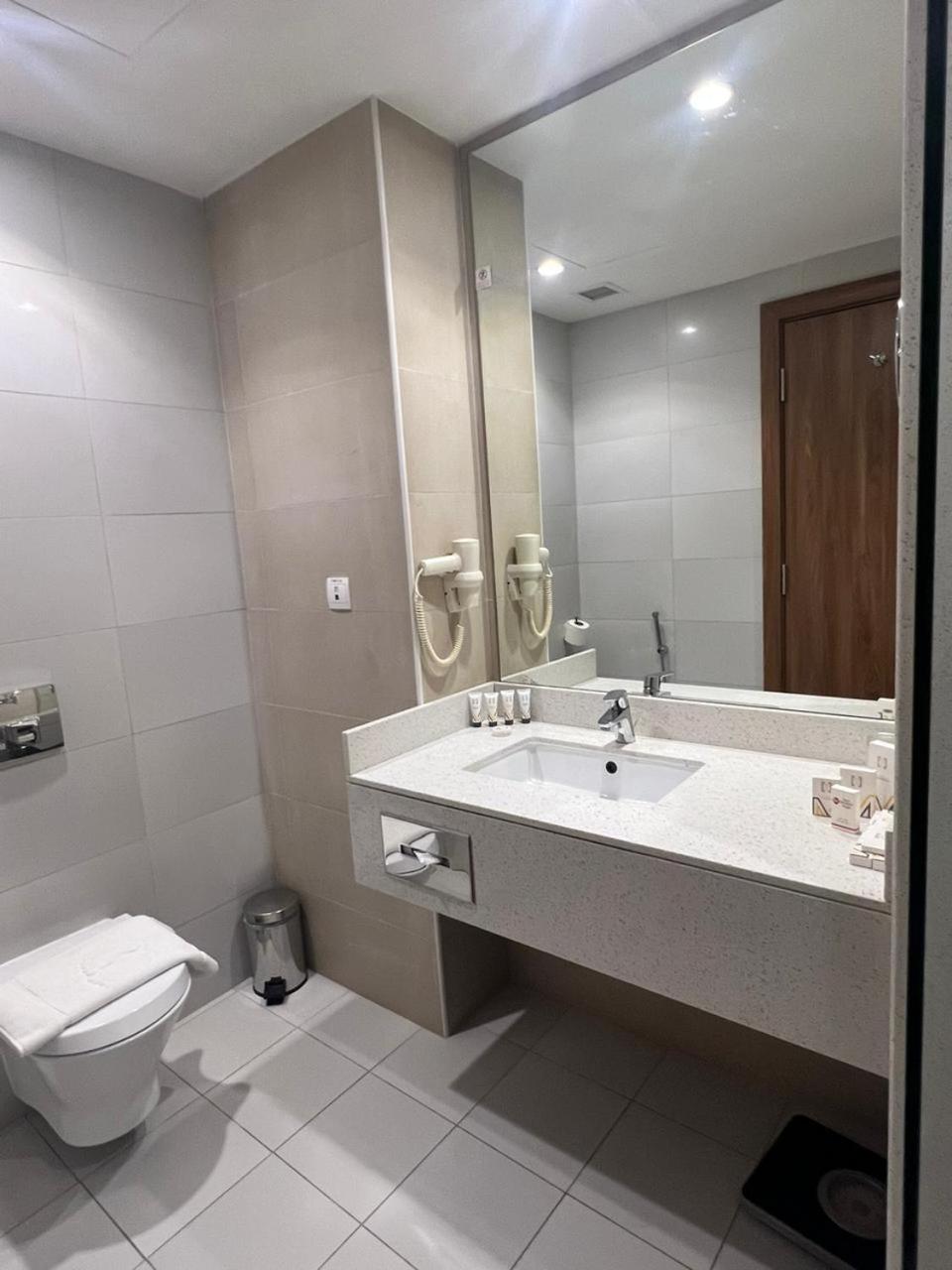 Twin Room with Balcony and City View - Non-Smoking