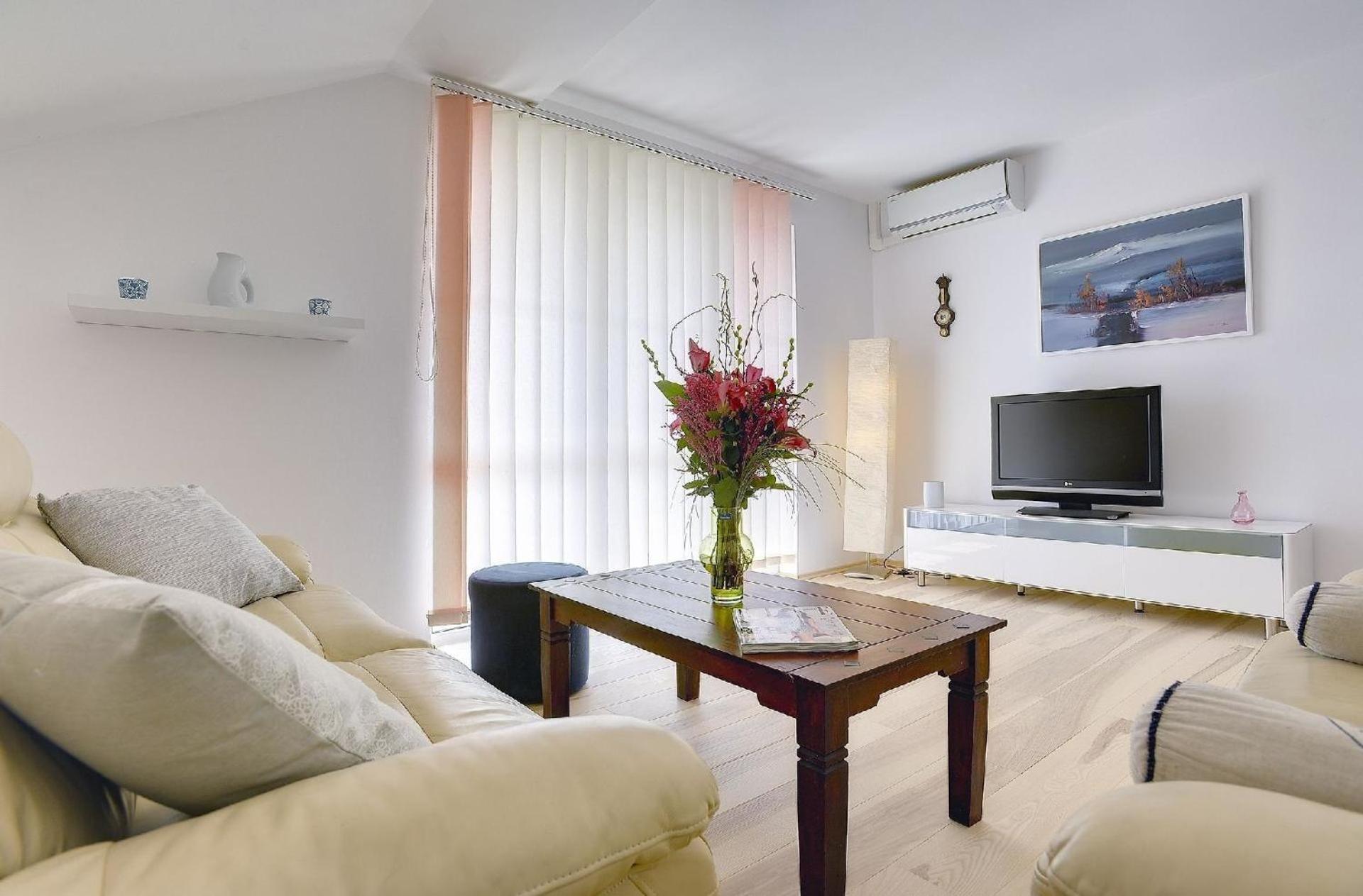 Apartment photo 1