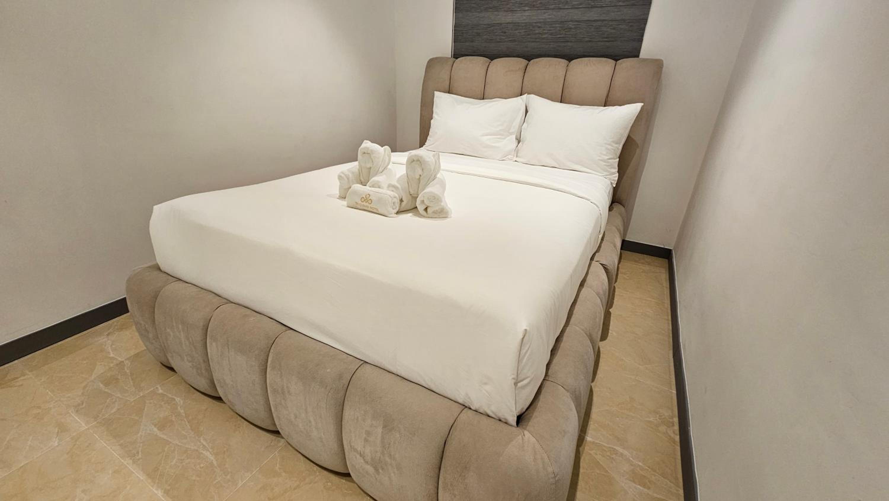 Executive Suite - Photo 20