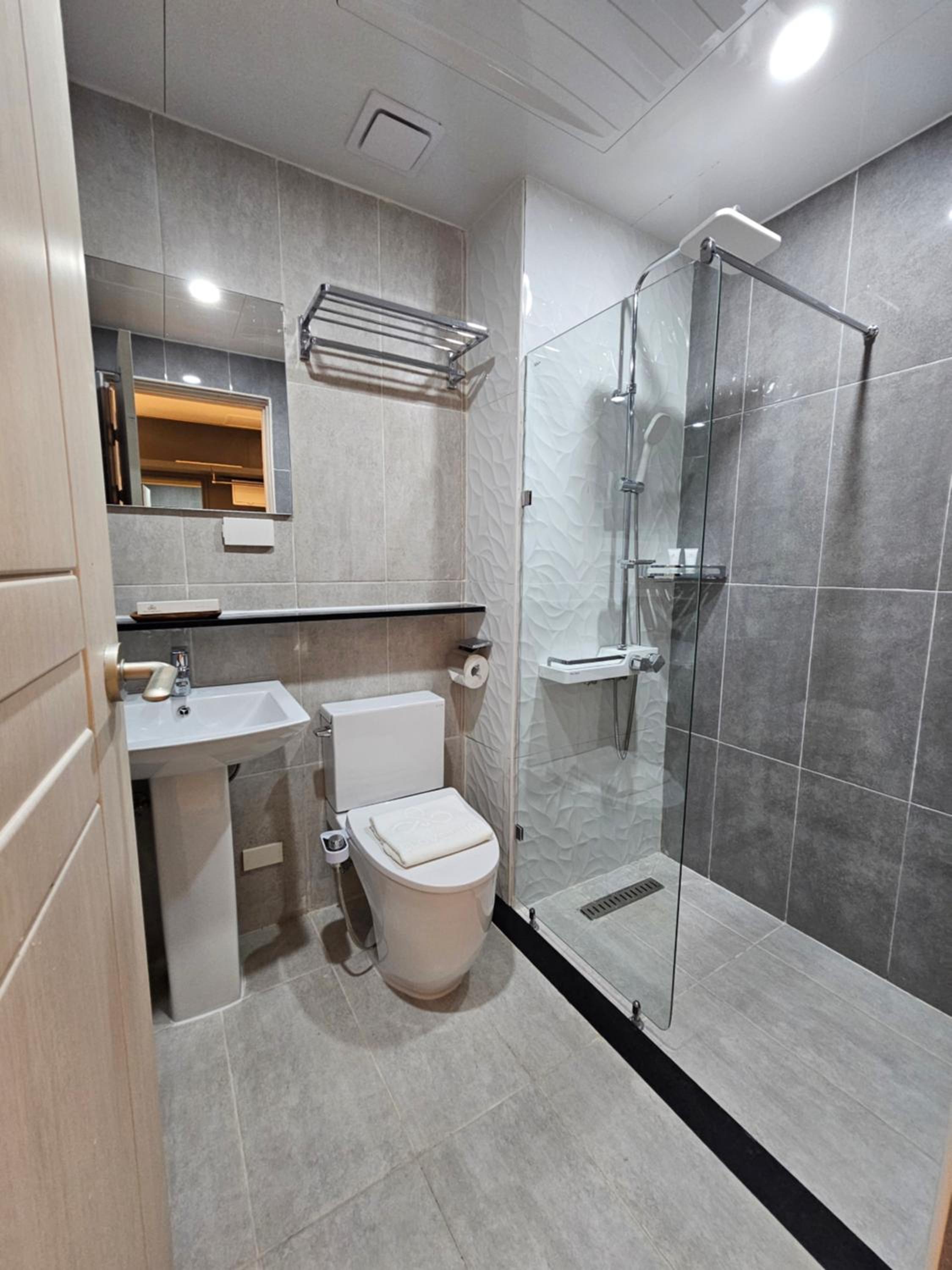 Deluxe King Room - Photo 3