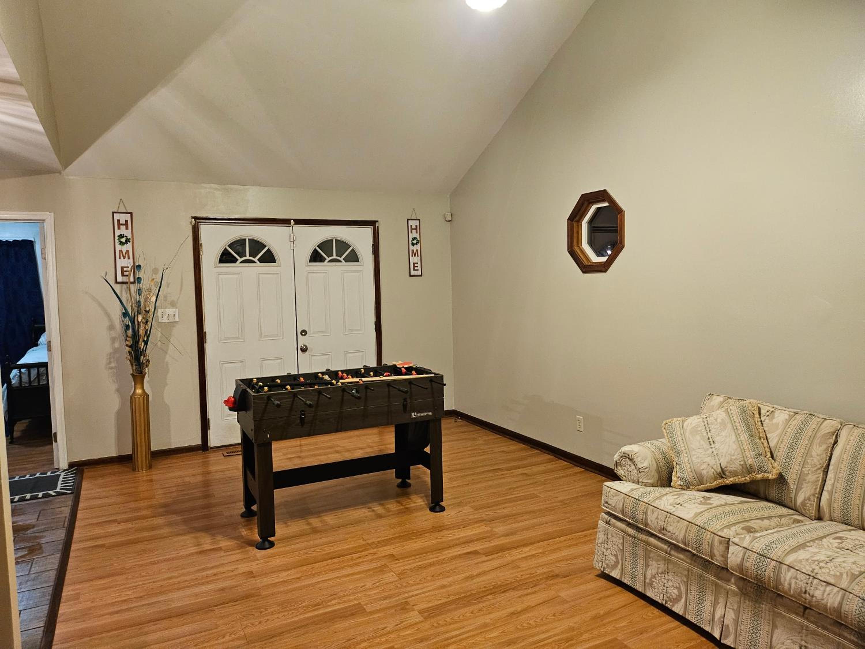 Queen Room photo 2