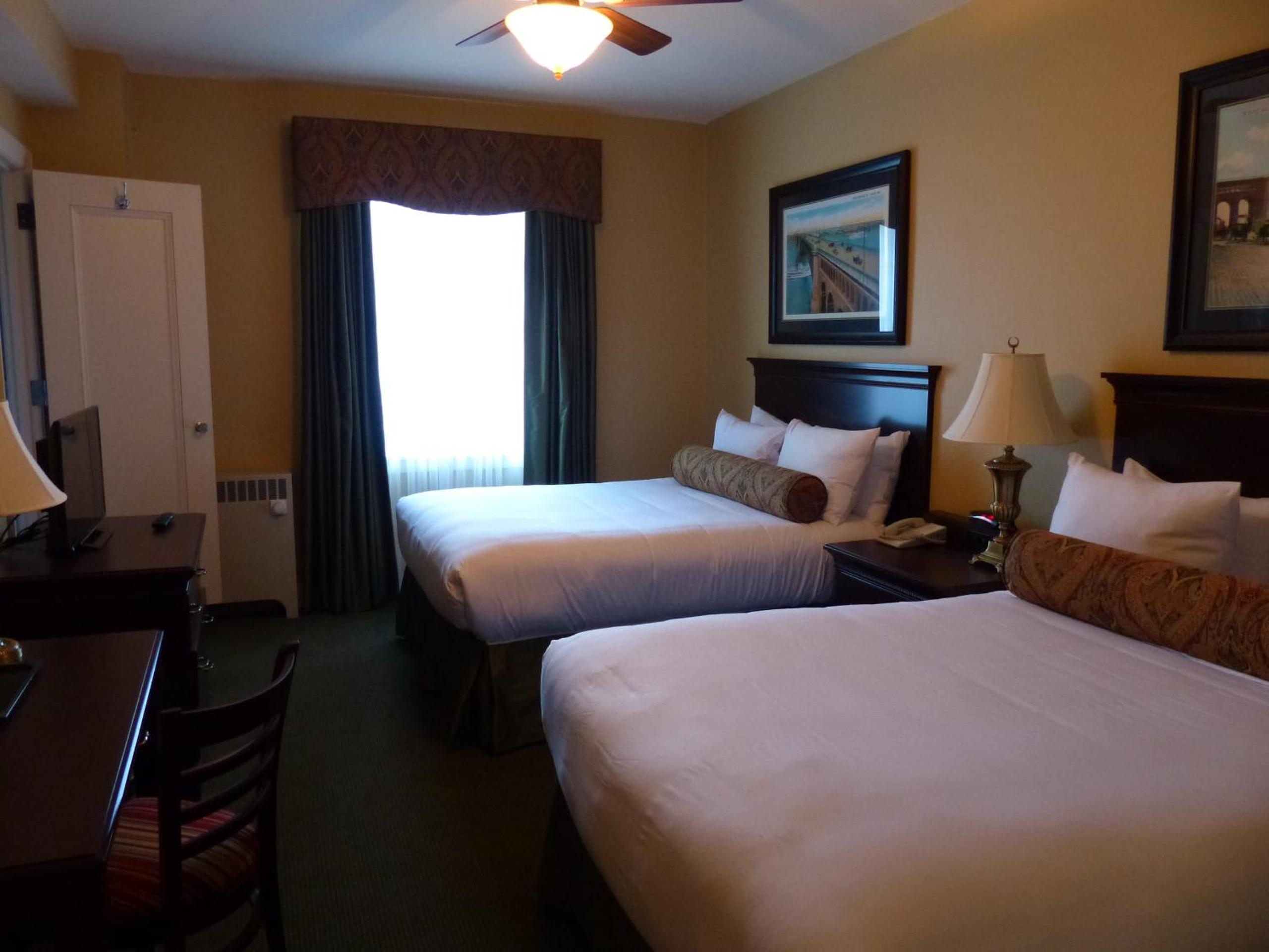 Deluxe Queen Room with Two Queen Beds - Non-Smoking photo 1