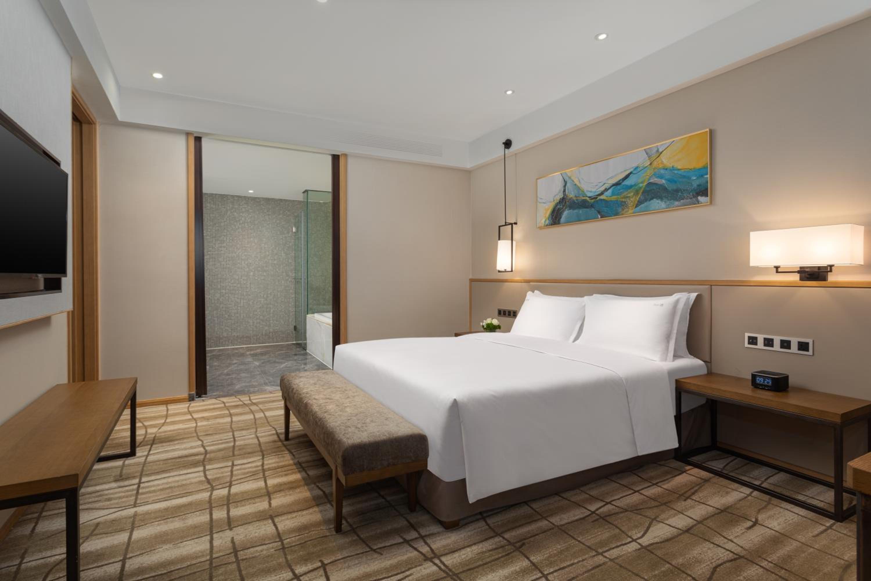 One-Bedroom King Suite - Photo 5