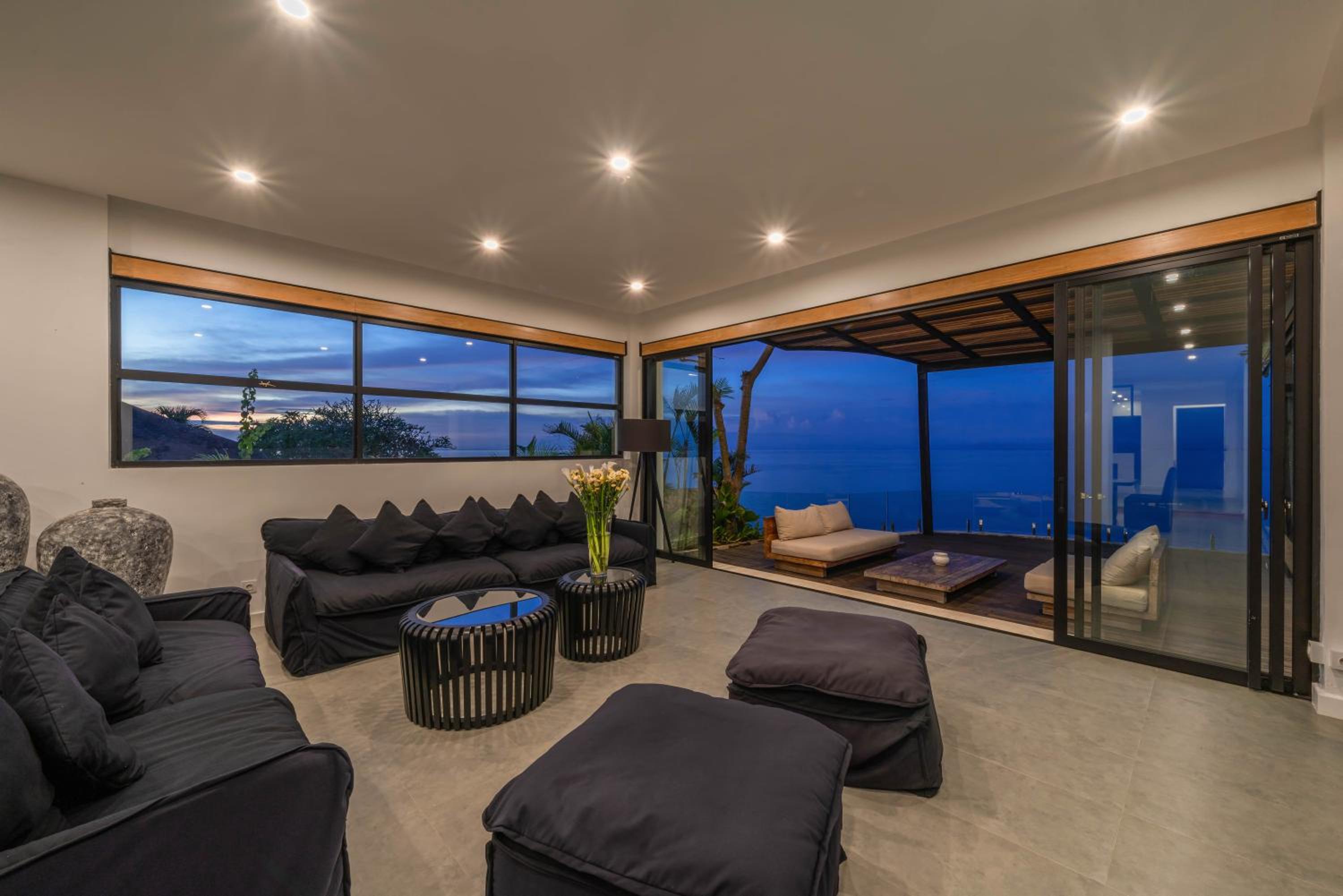 Villa - Photo 1