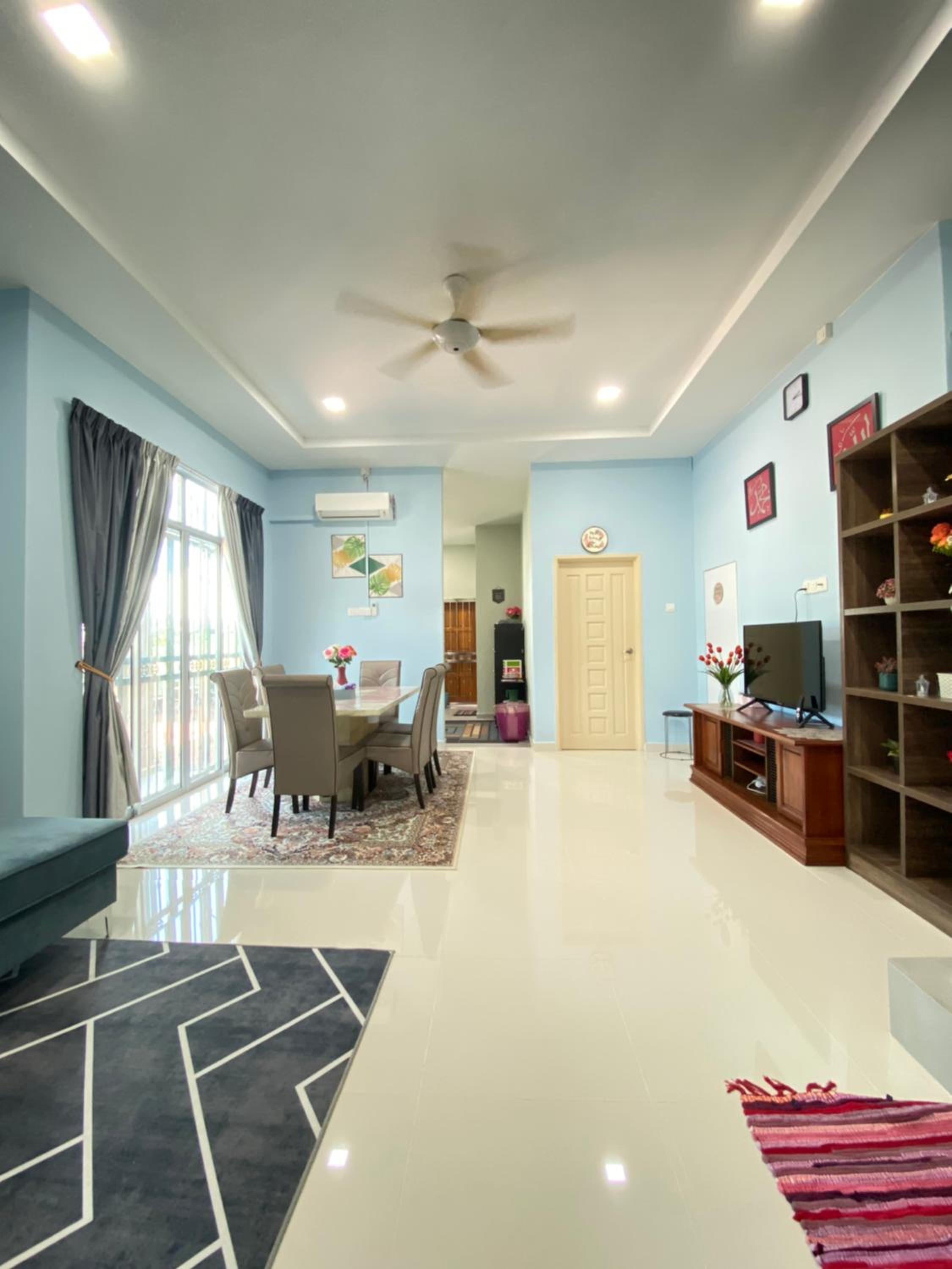 Four-Bedroom House photo 3