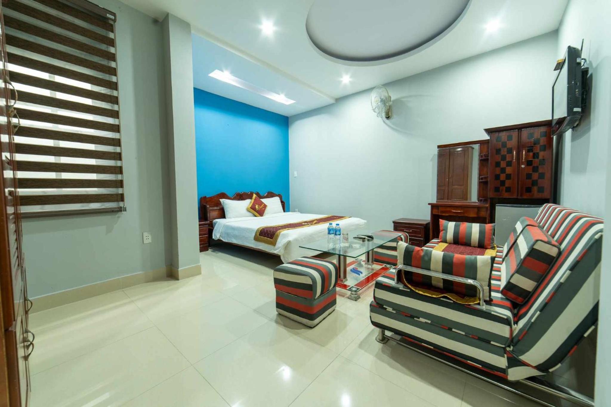 Suite - Photo 1