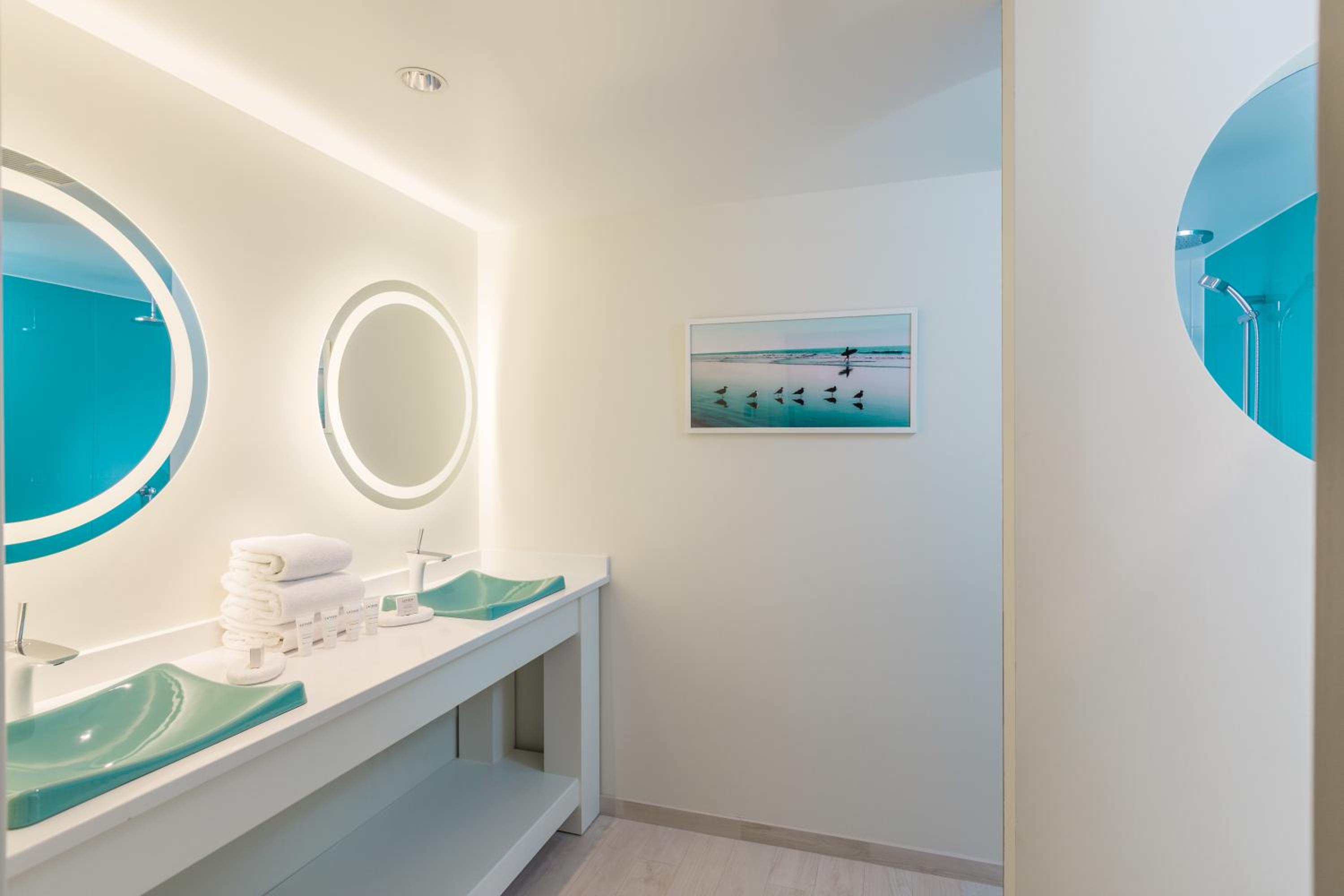 Deluxe Suite with Sea View photo 2