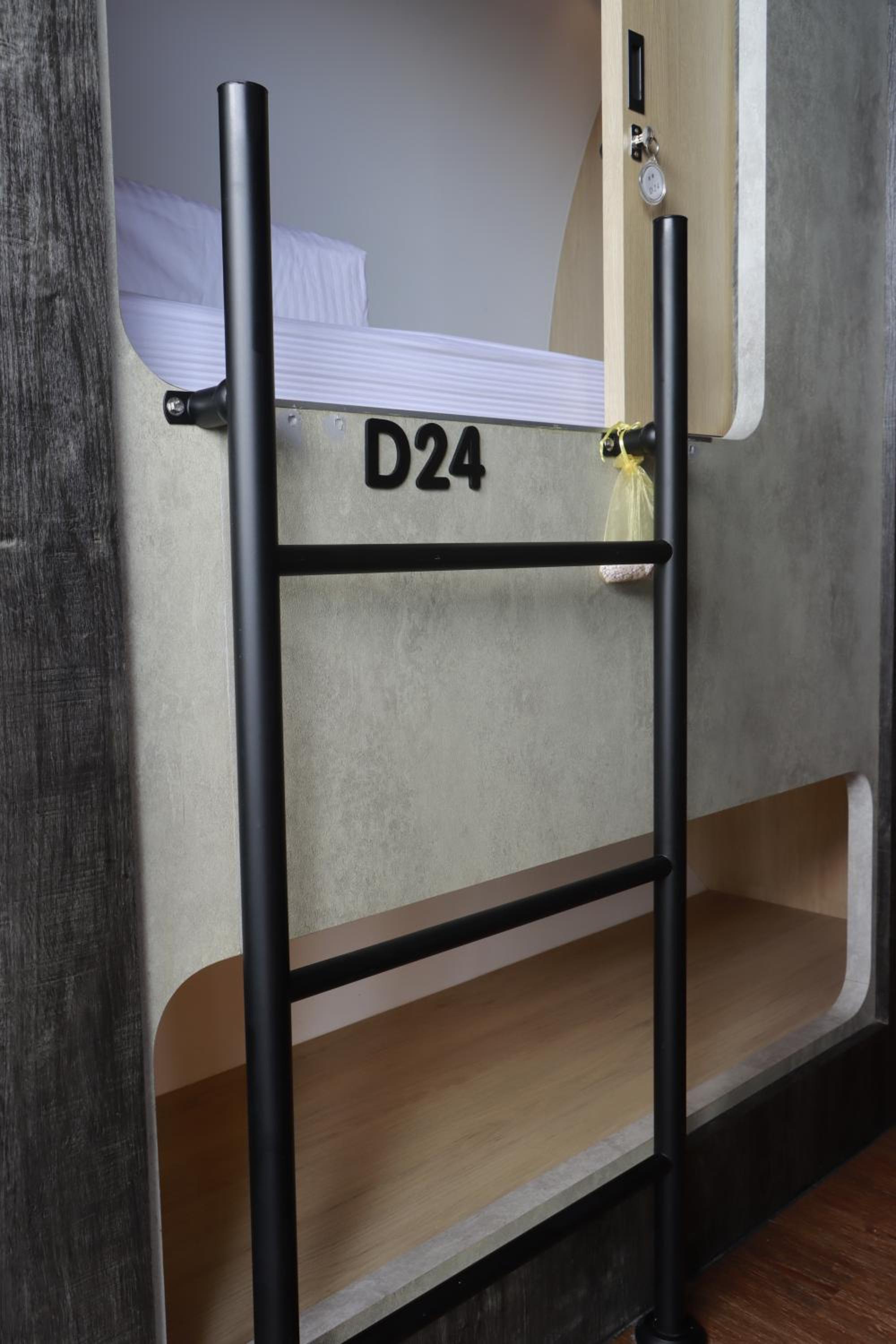 Bed in 6-Bed Male Dormitory Room photo 3