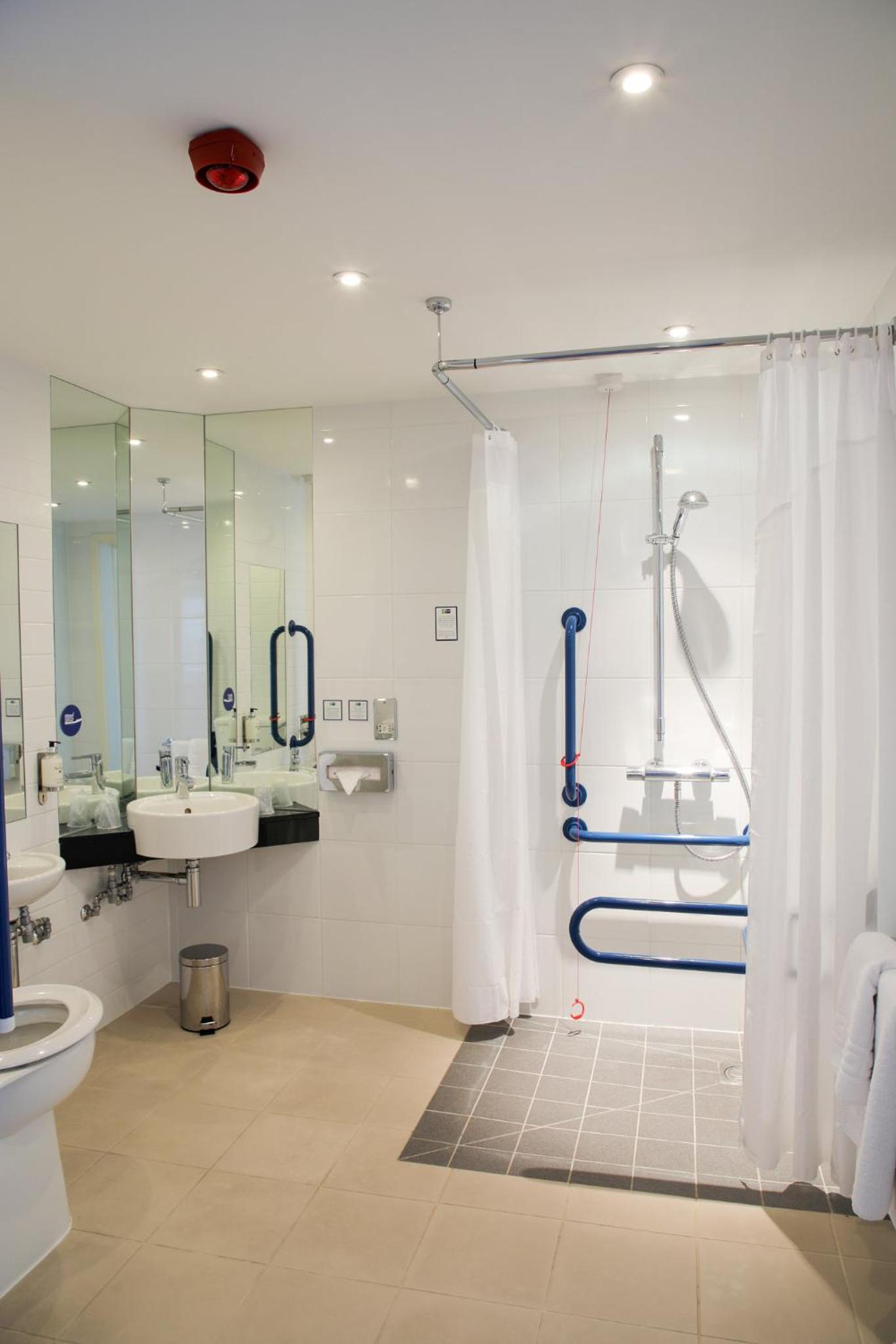 Double Room with Free Hot Breakfast - Accessible - Photo 3