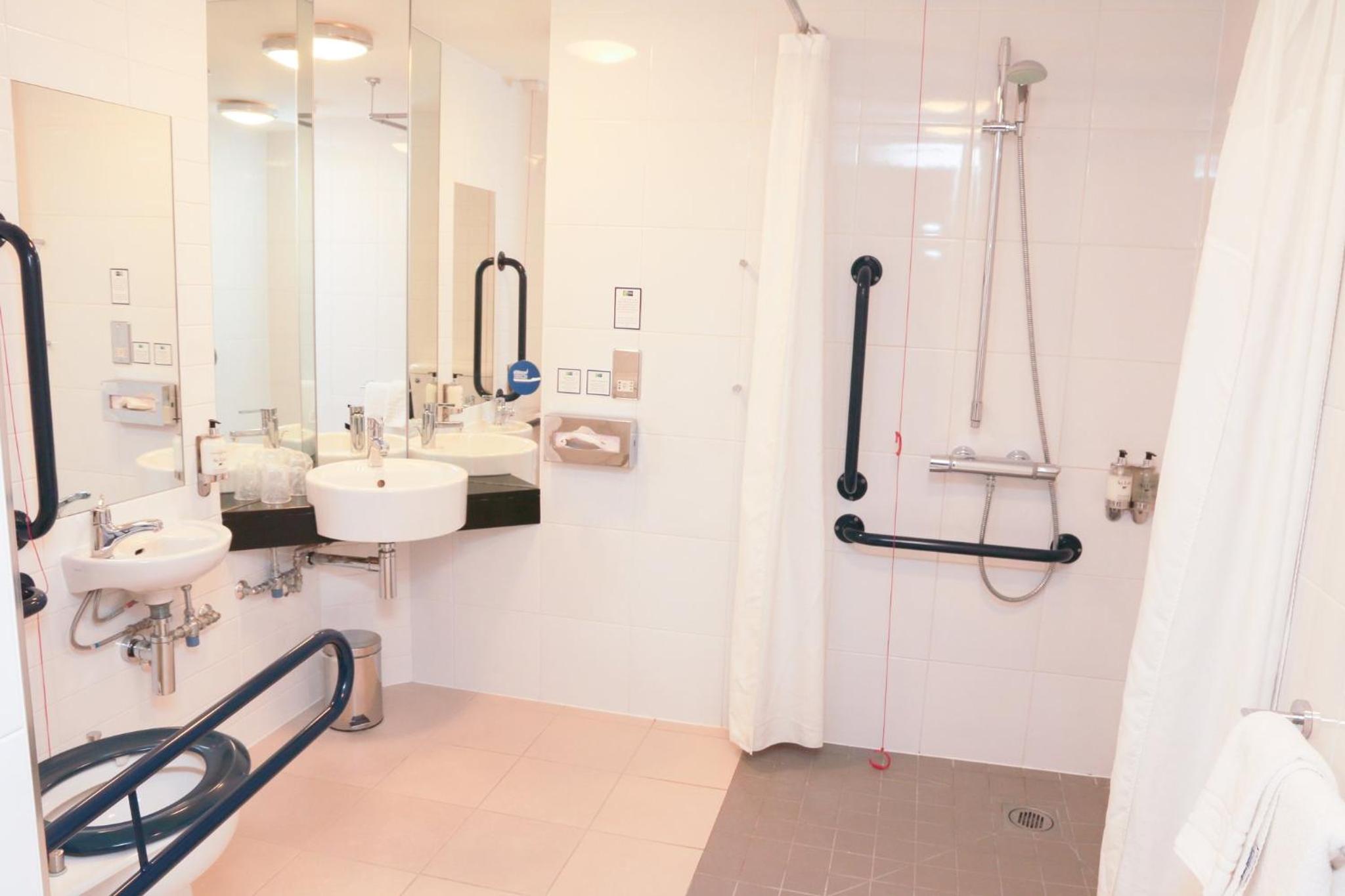 Double Room with Free Hot Breakfast - Accessible - Photo 5