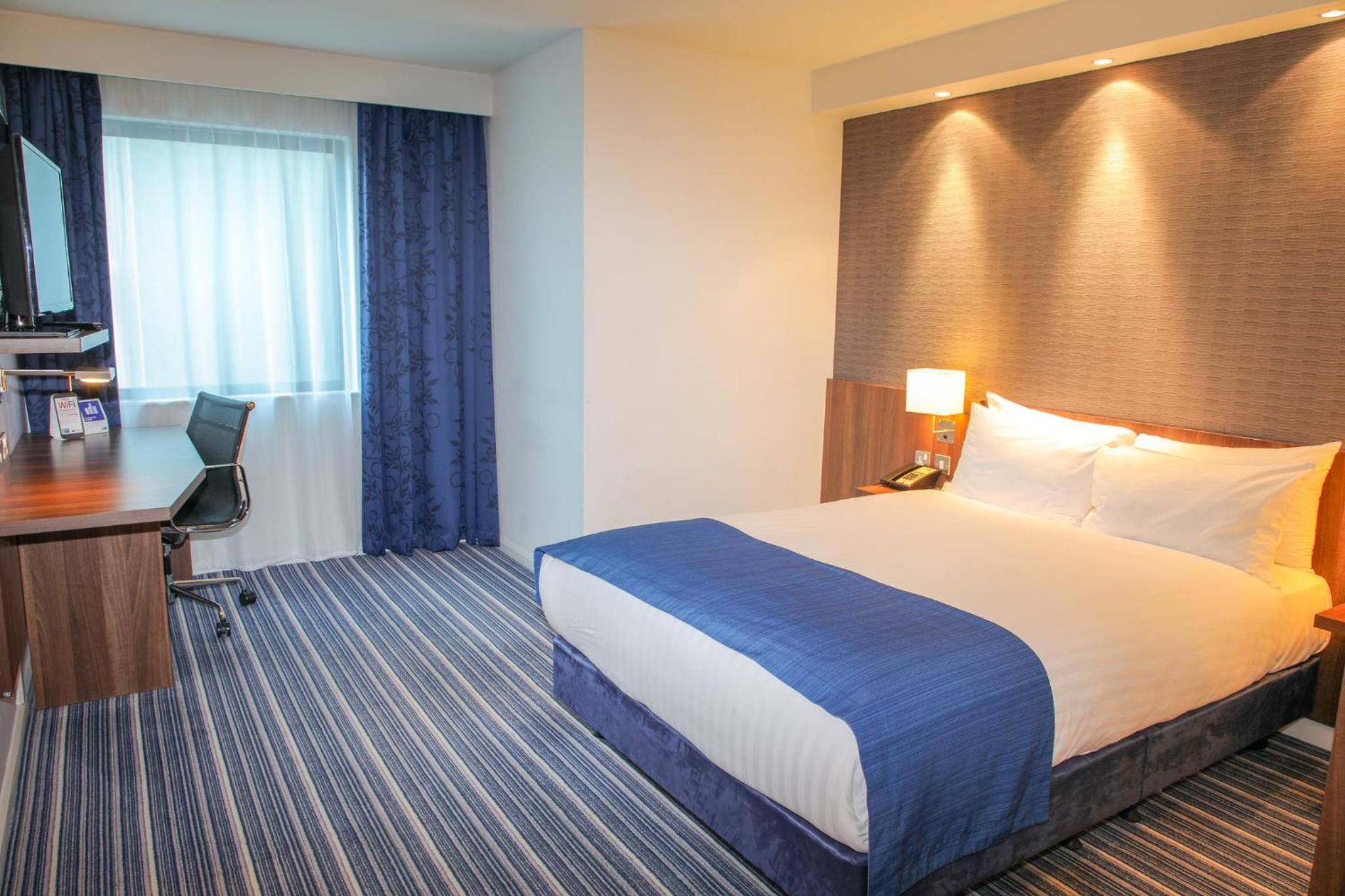Standard Double Room with Free Hot Breakfast - Photo 7