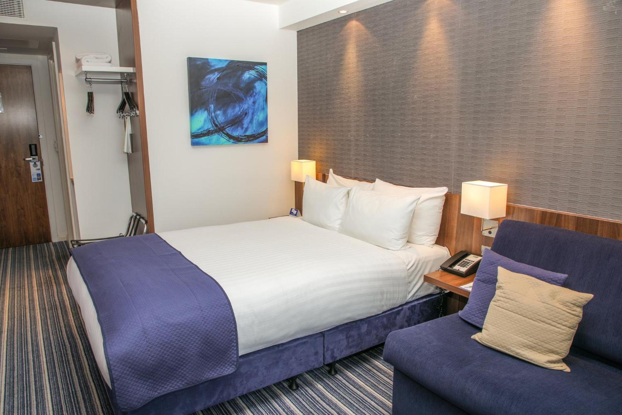 Standard Double Room with Sofa Bed and Free Hot Breakfast - Photo 15