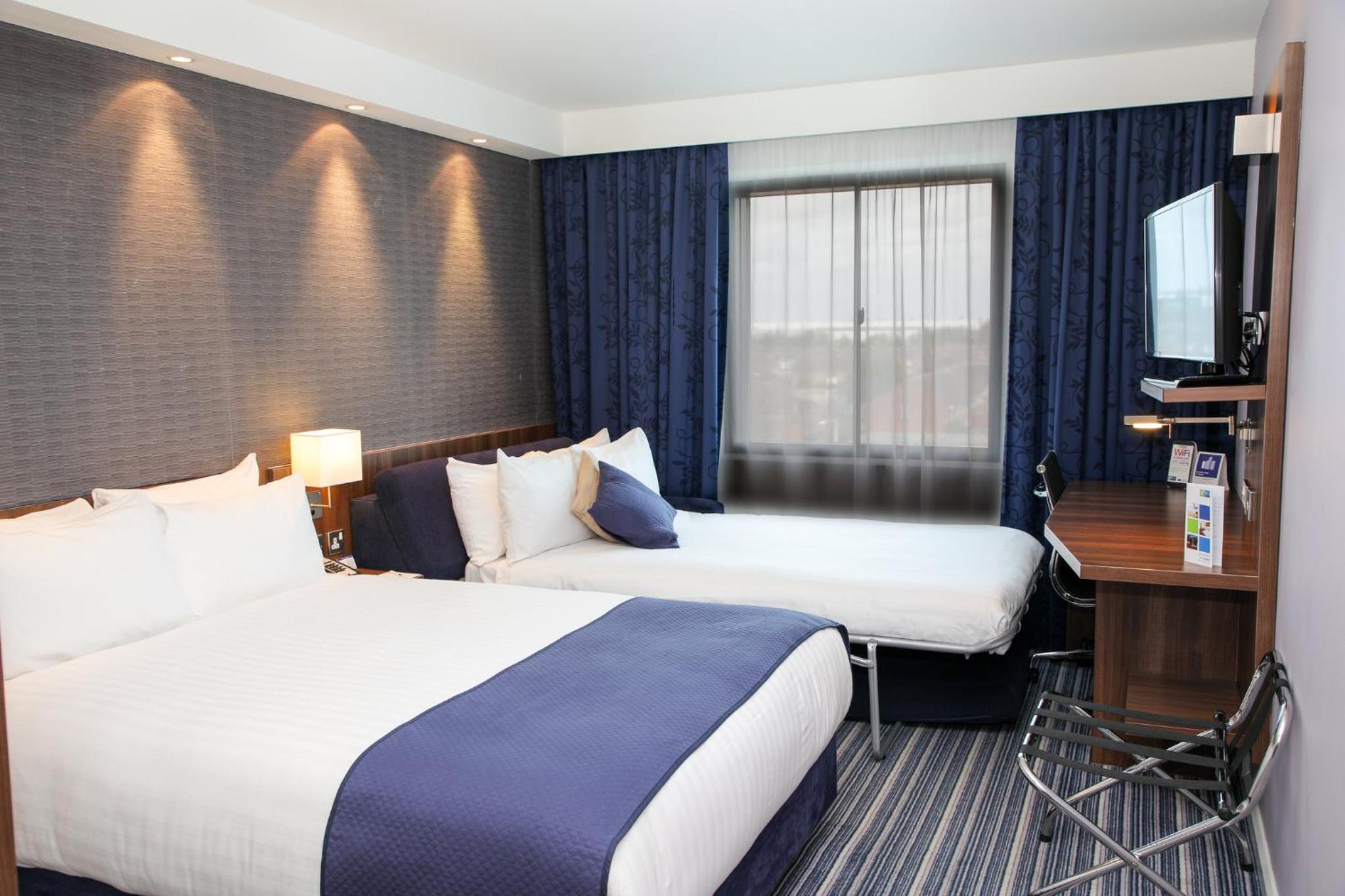 Standard Double Room with Sofa Bed and Free Hot Breakfast - Photo 13