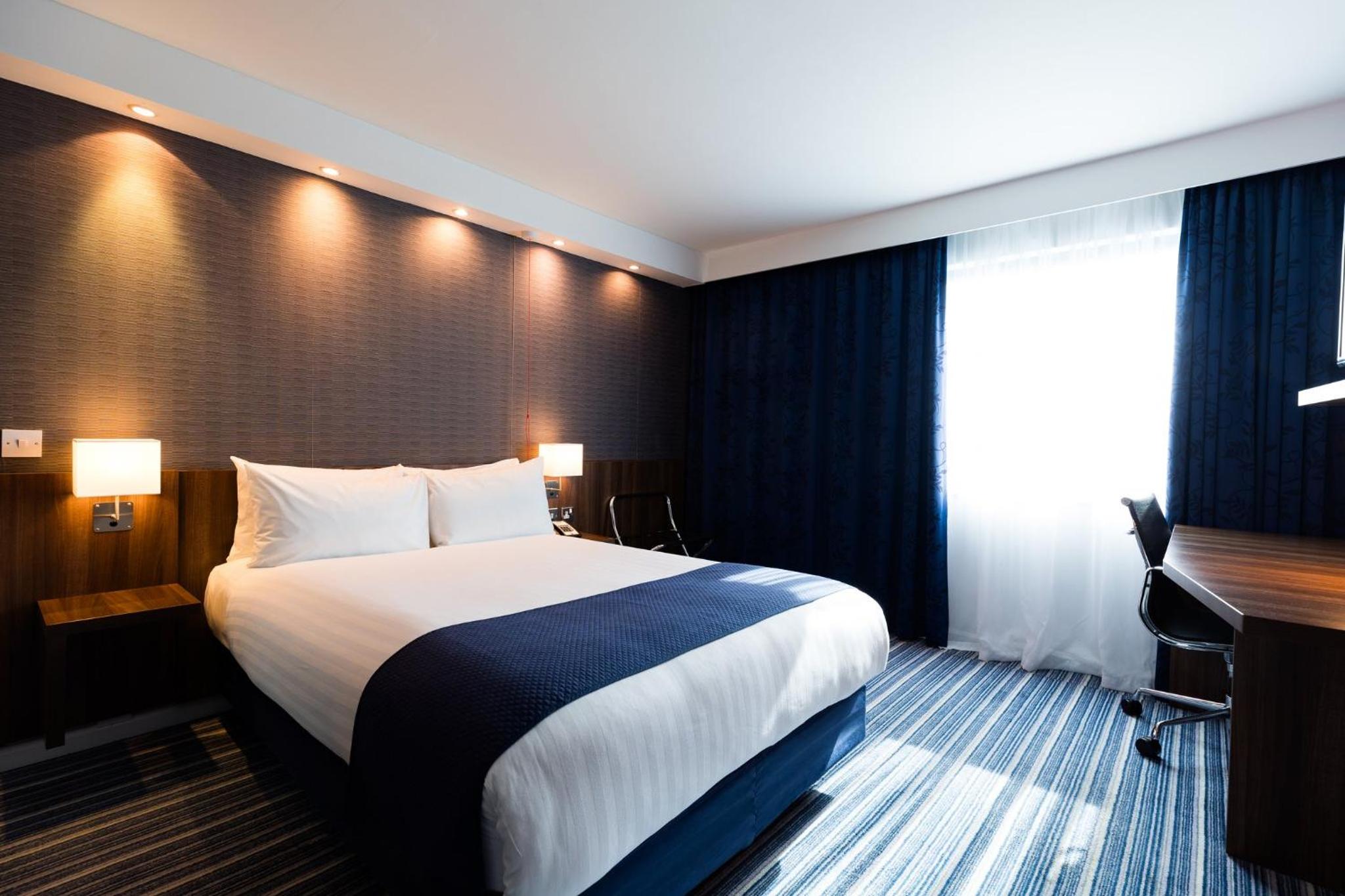 Standard Room with Free Hot Breakfast - Photo 1