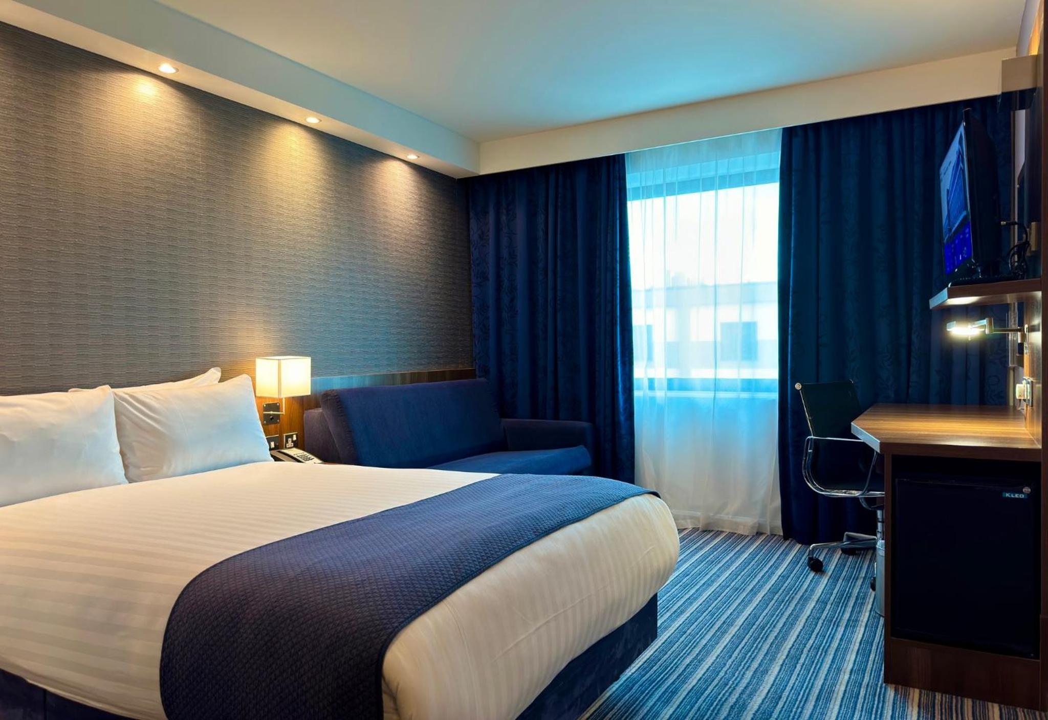 Standard Double Room with Sofa Bed and Free Hot Breakfast - Photo 14