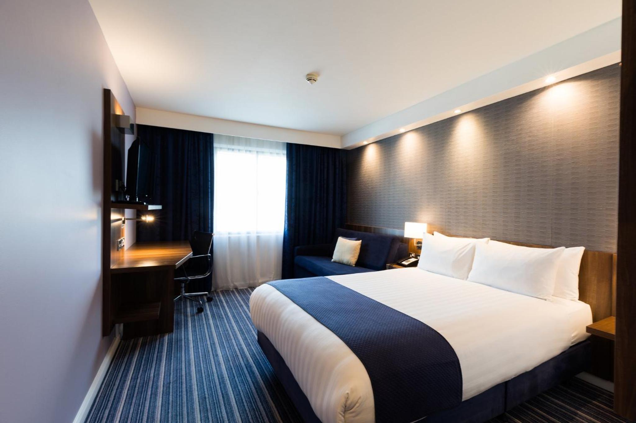 Standard Double Room with Sofa Bed and Free Hot Breakfast - Photo 3