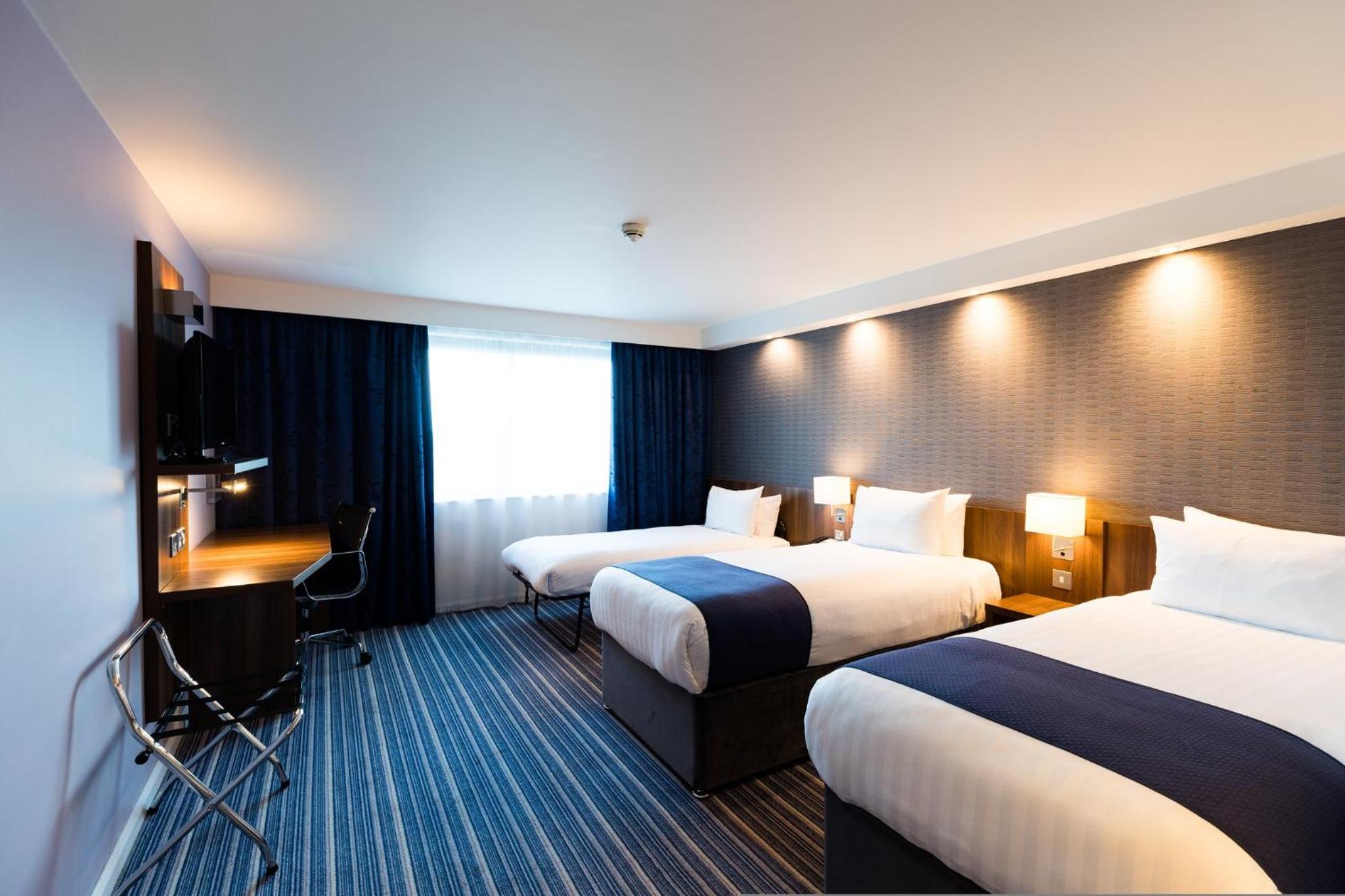 Standard Twin Room with Free Hot Breakfast - Accessible - Photo 4