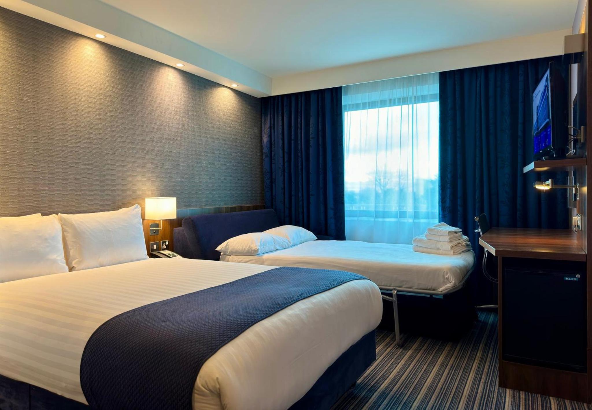Standard Double Room with Fridge and Sofa Bed - Free Hot Breakfast - Photo 10