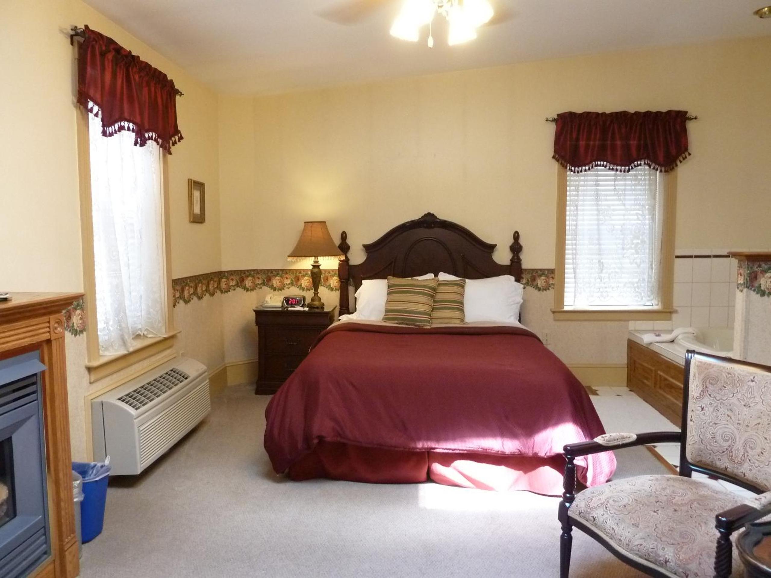 Deluxe King Room photo 2