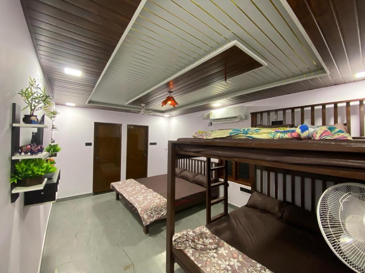 Family Room with Balcony photo 3