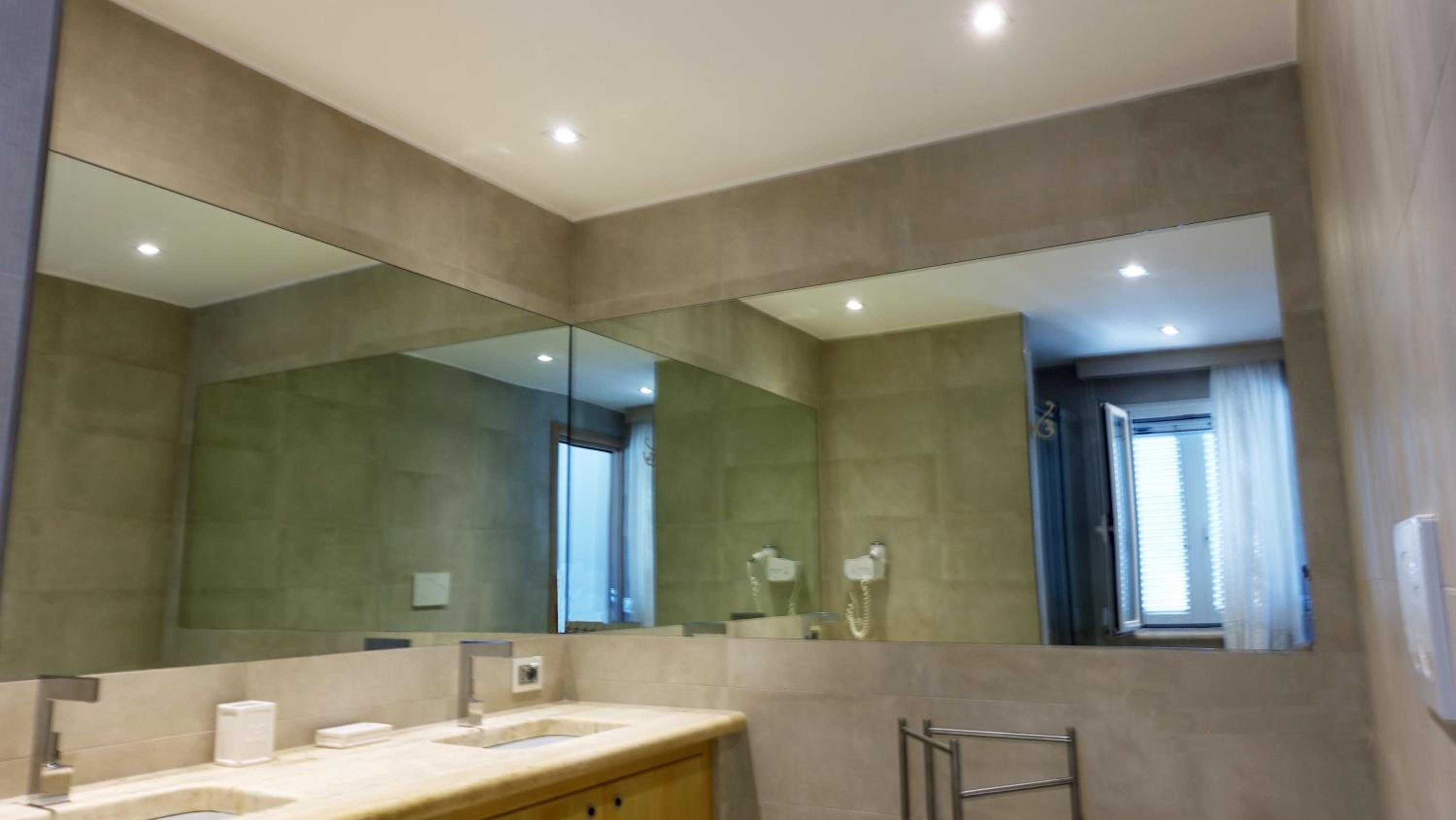 King Suite with Spa Bath photo 3
