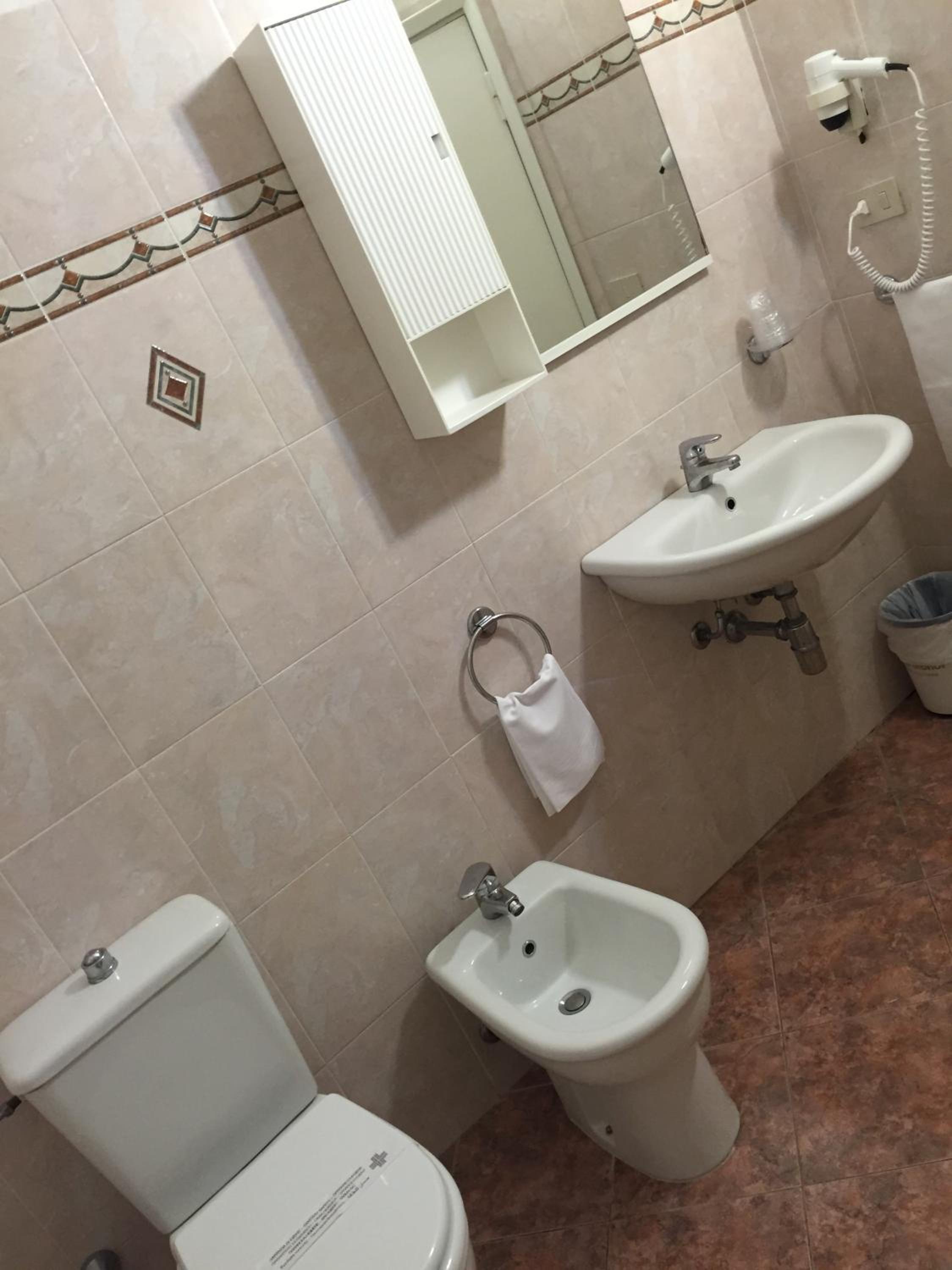 Quadruple Room - Photo 6
