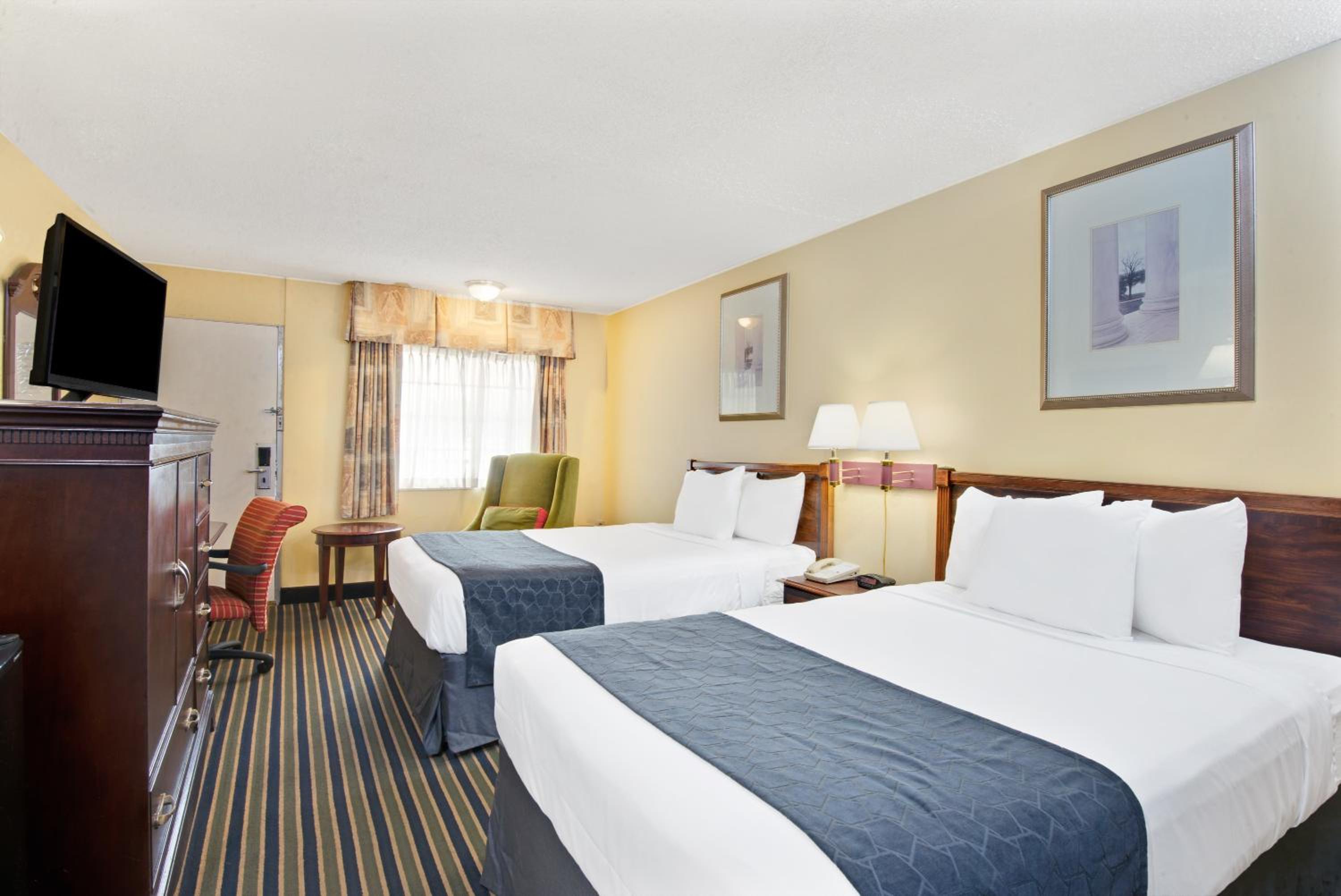 Double Room With Two Double Beds - Non-Smoking photo 3